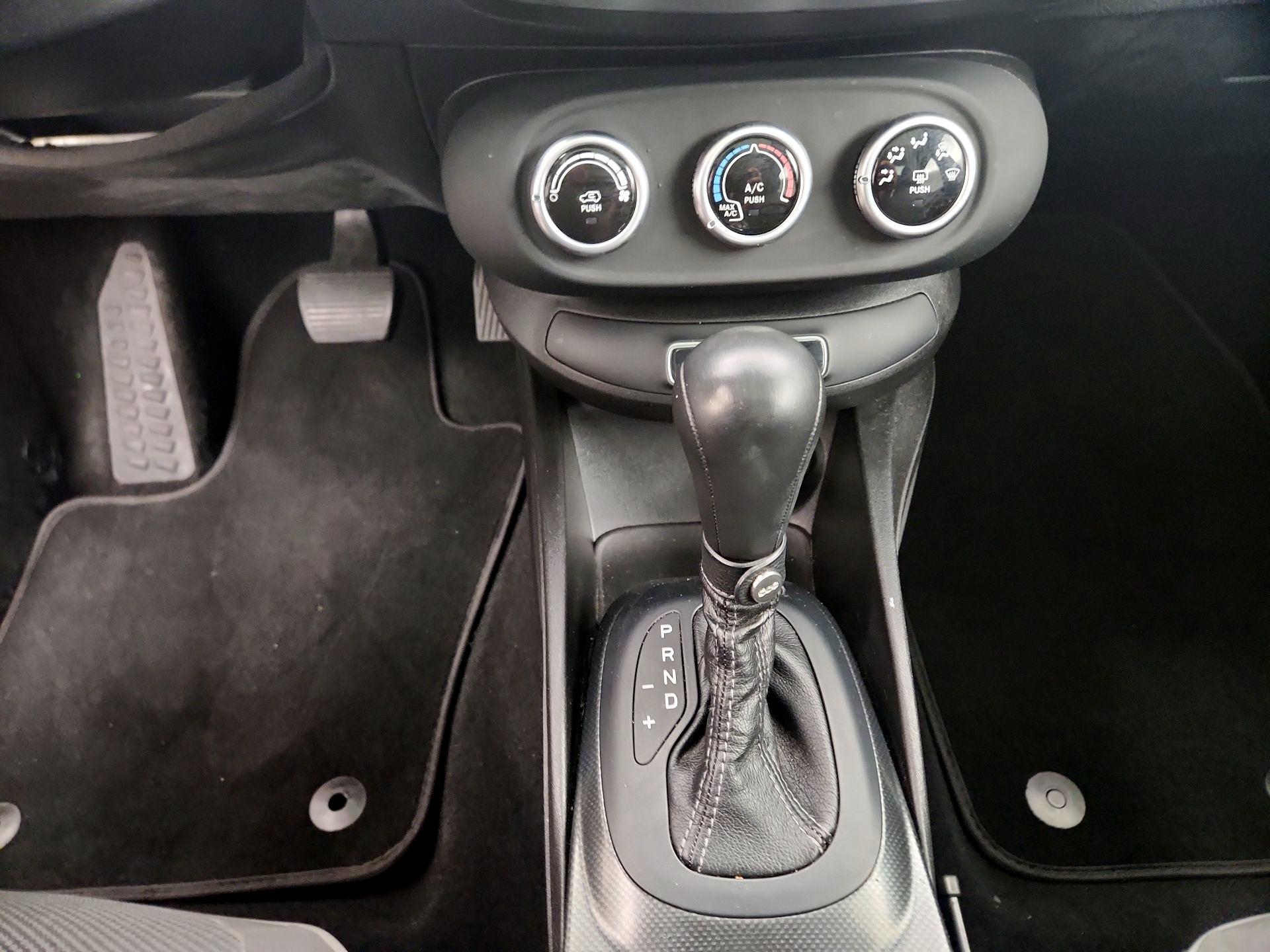 Thumbnail: 2016 Fiat 500X - 16