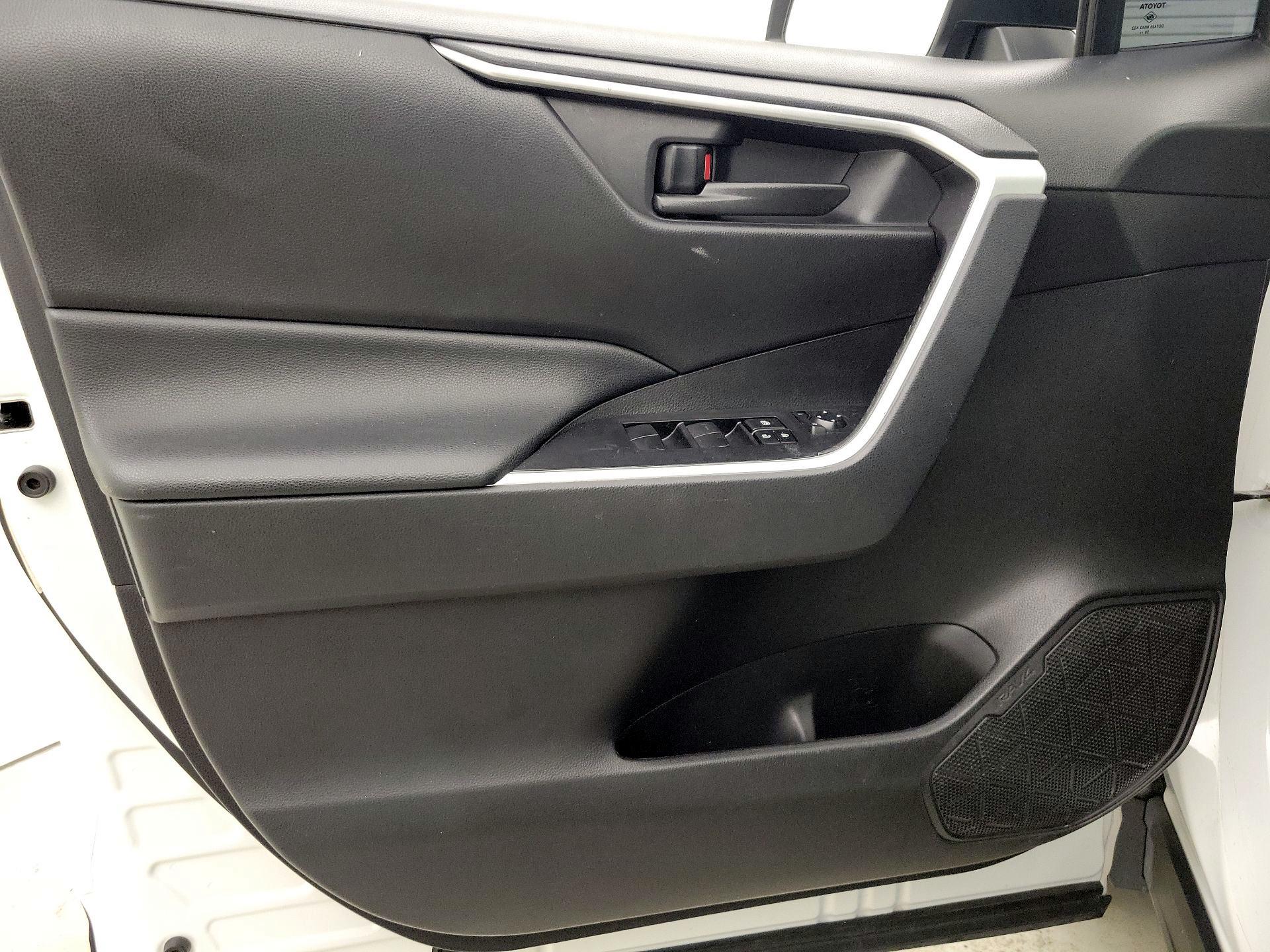 Thumbnail: 2021 Toyota RAV4 - 12