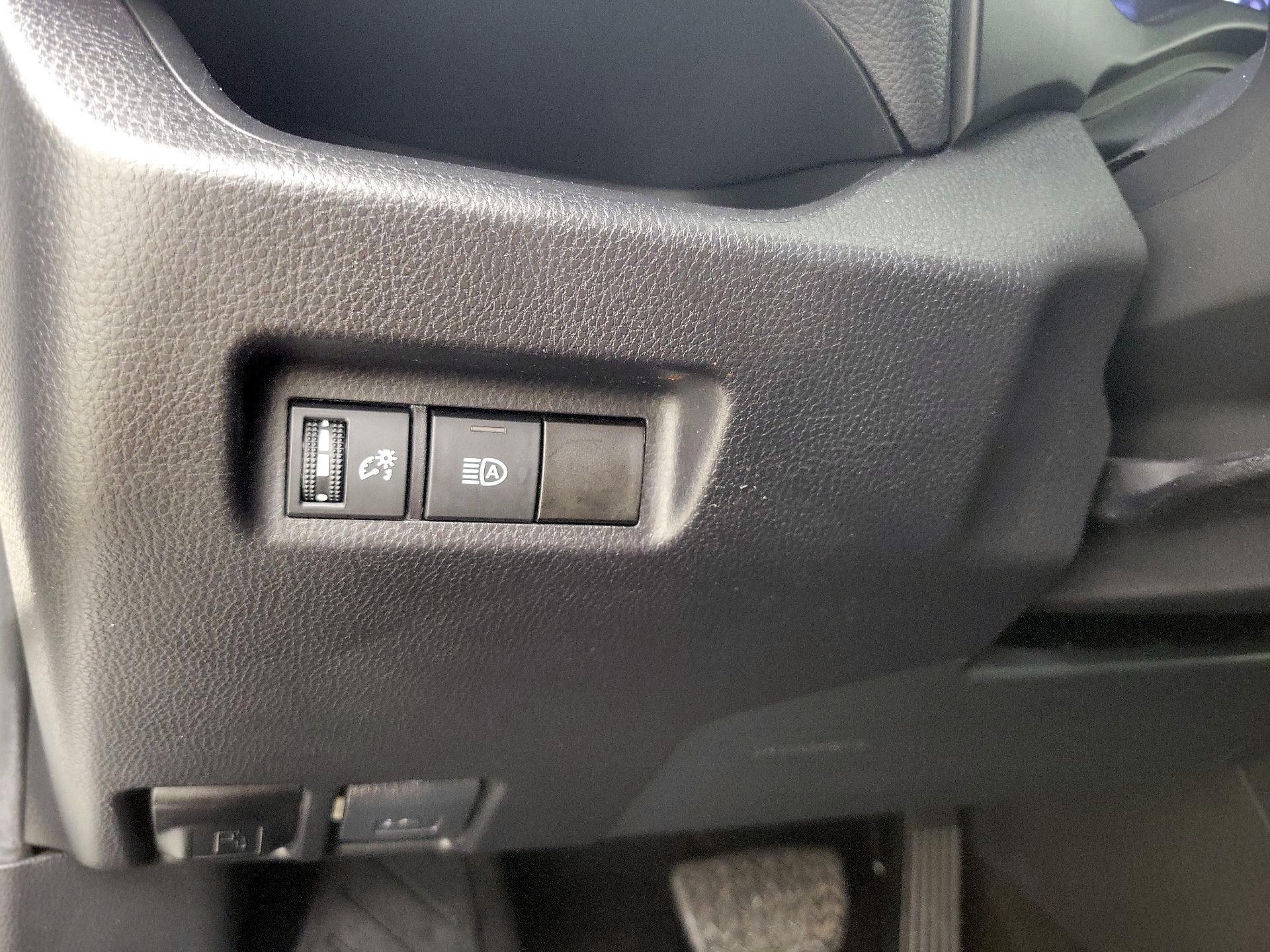 Thumbnail: 2021 Toyota RAV4 - 13