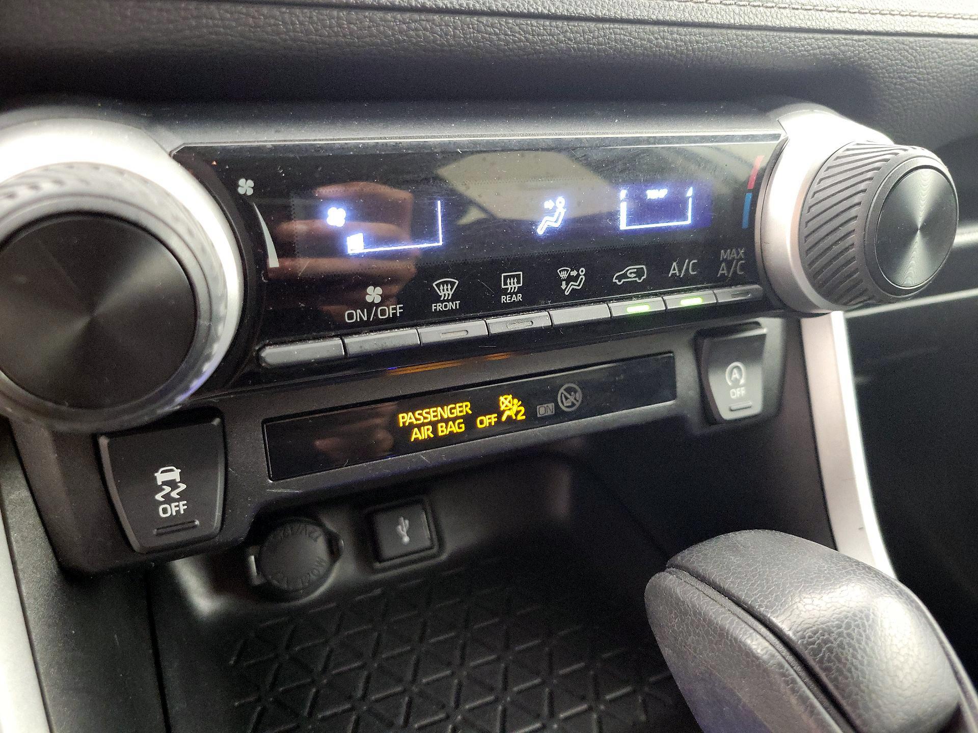 Thumbnail: 2021 Toyota RAV4 - 16