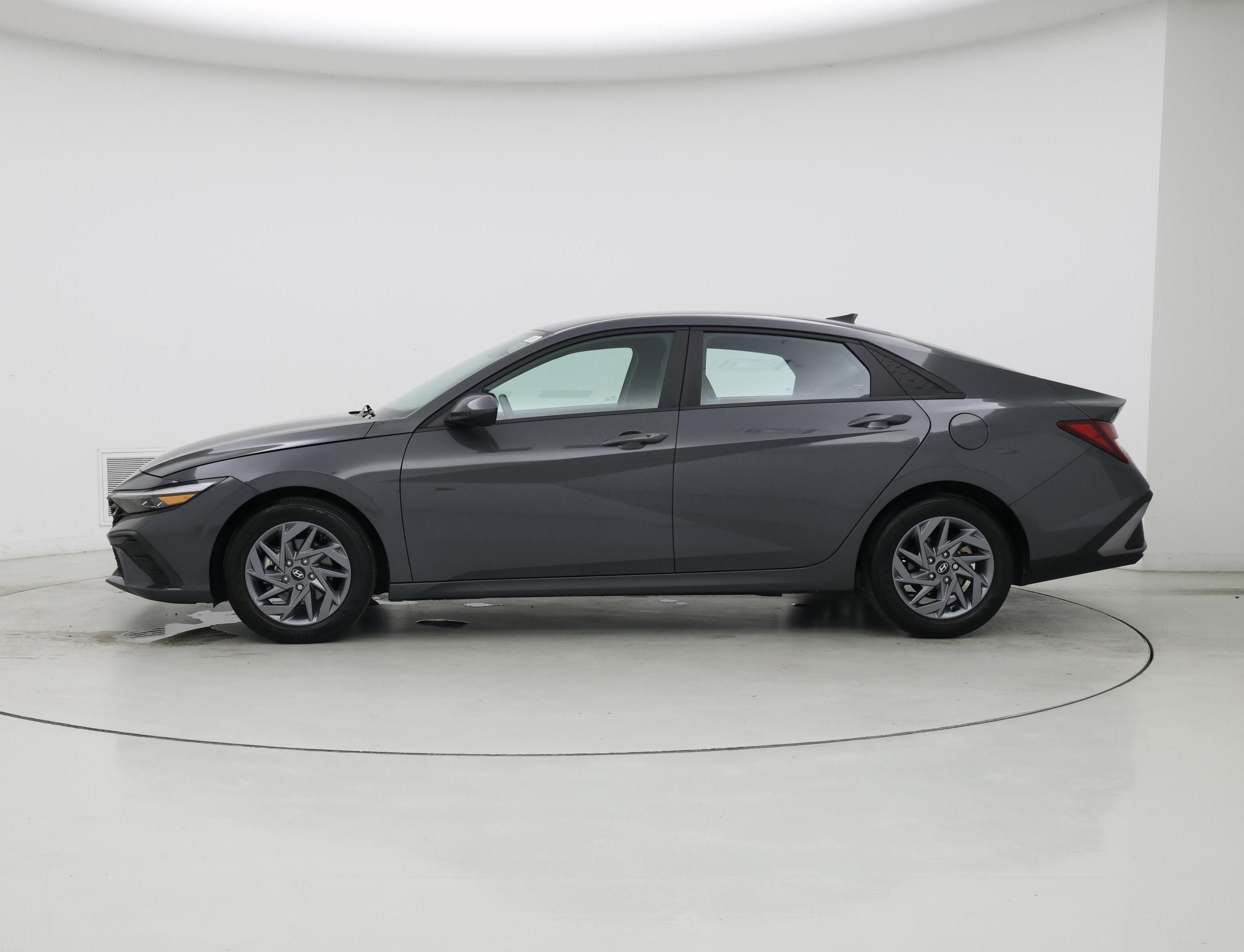 Thumbnail: 2024 Hyundai Elantra - 3