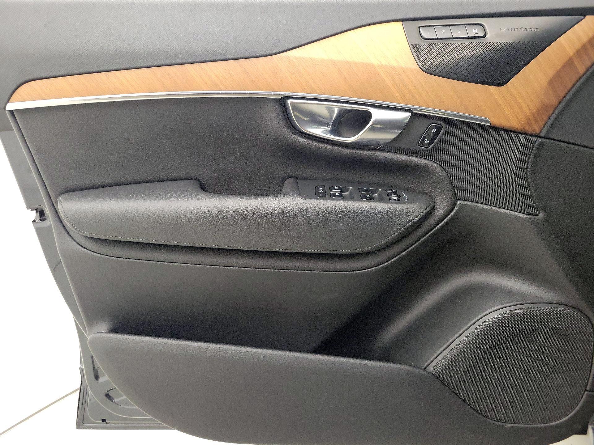 Thumbnail: 2022 Volvo XC90 - 12