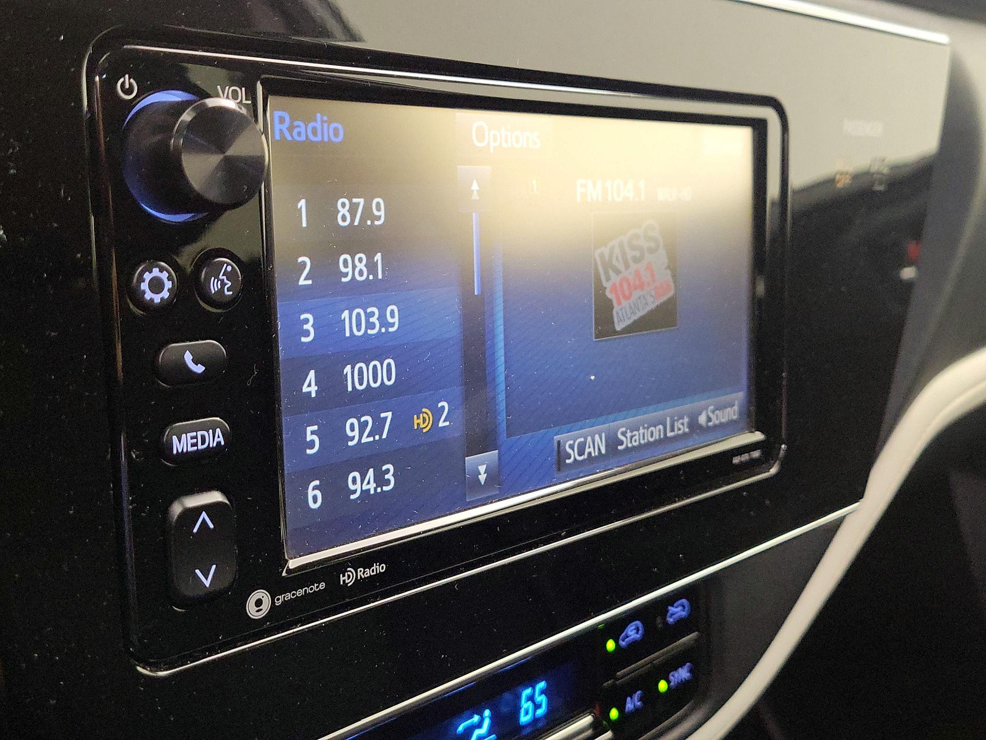 Thumbnail: 2018 Toyota Corolla iM - 16