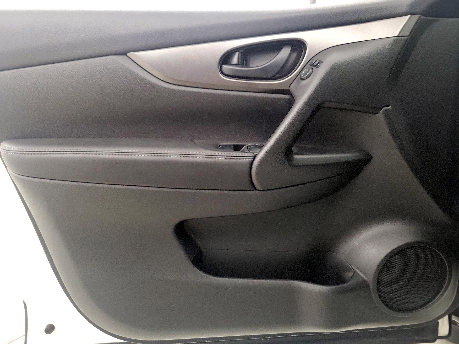 Thumbnail: 2019 Nissan Rogue Sport - 12