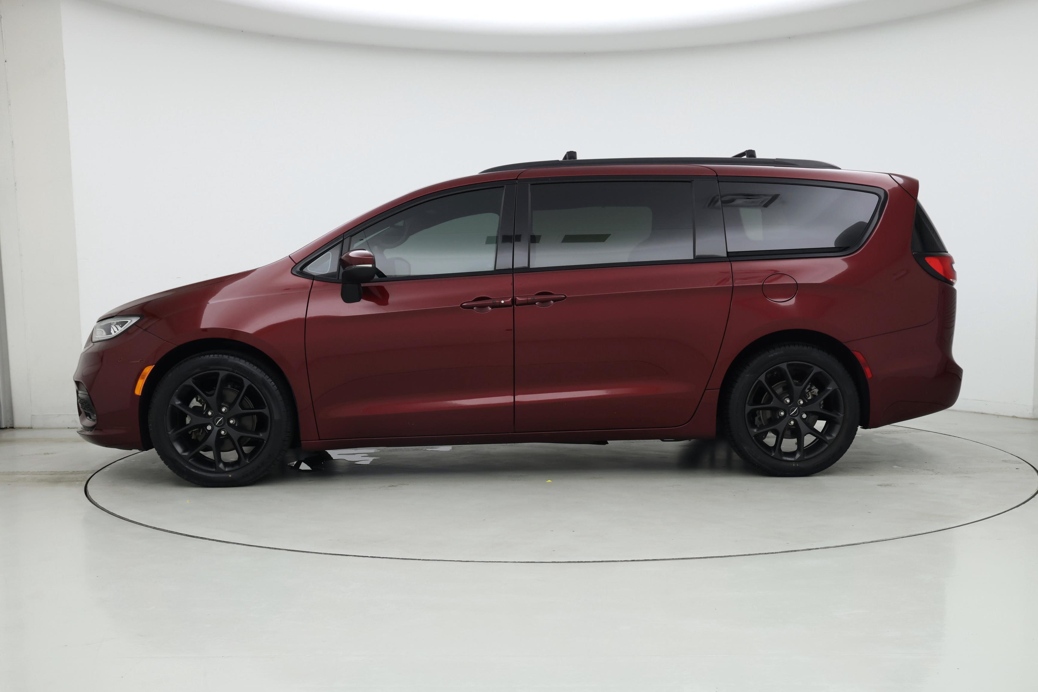 Thumbnail: 2023 Chrysler Pacifica - 3
