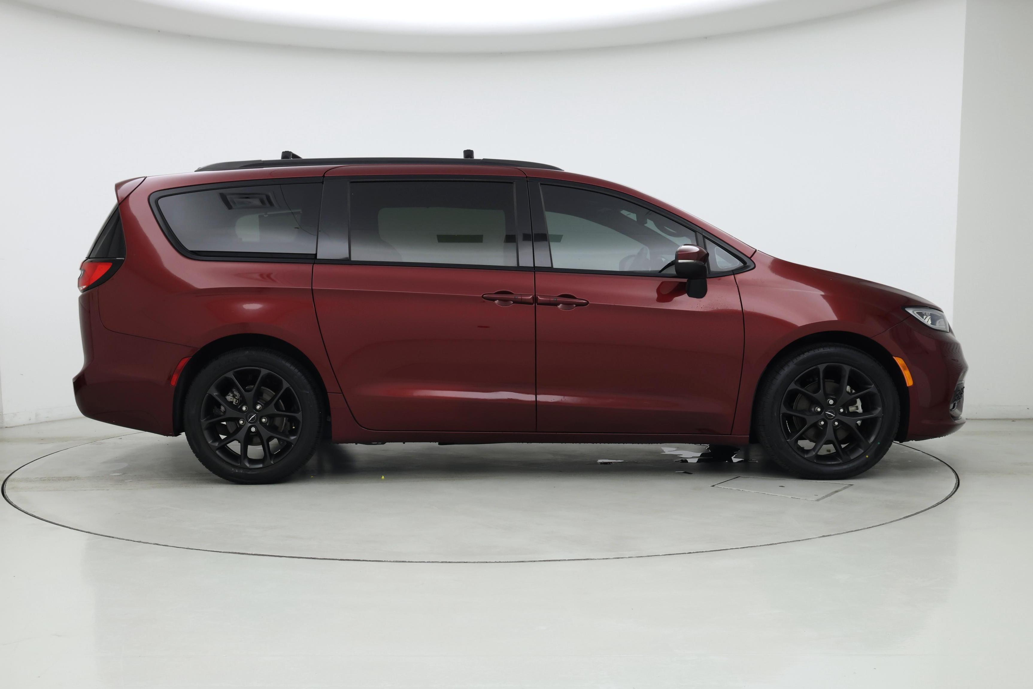 Thumbnail: 2023 Chrysler Pacifica - 7