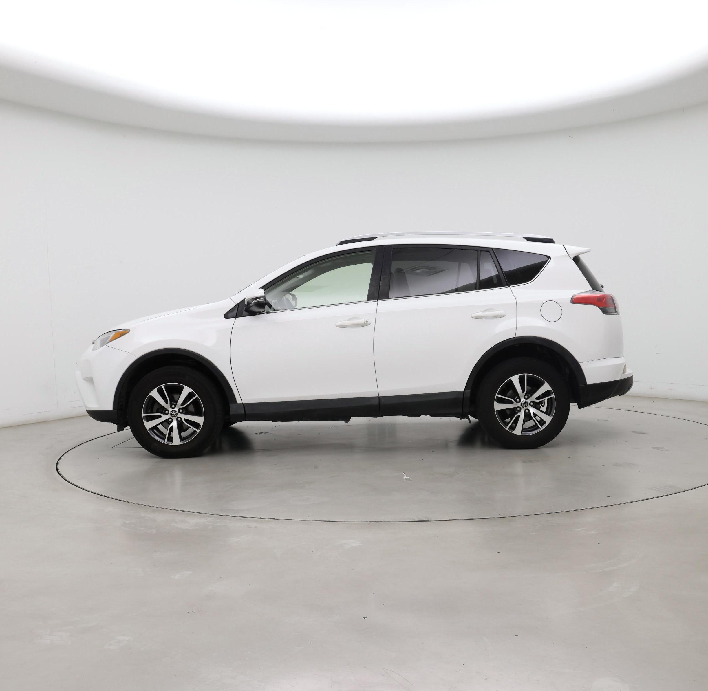 Thumbnail: 2016 Toyota RAV4 - 3