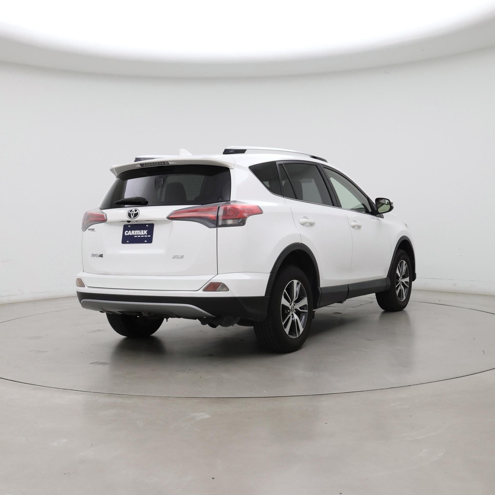 Thumbnail: 2016 Toyota RAV4 - 8