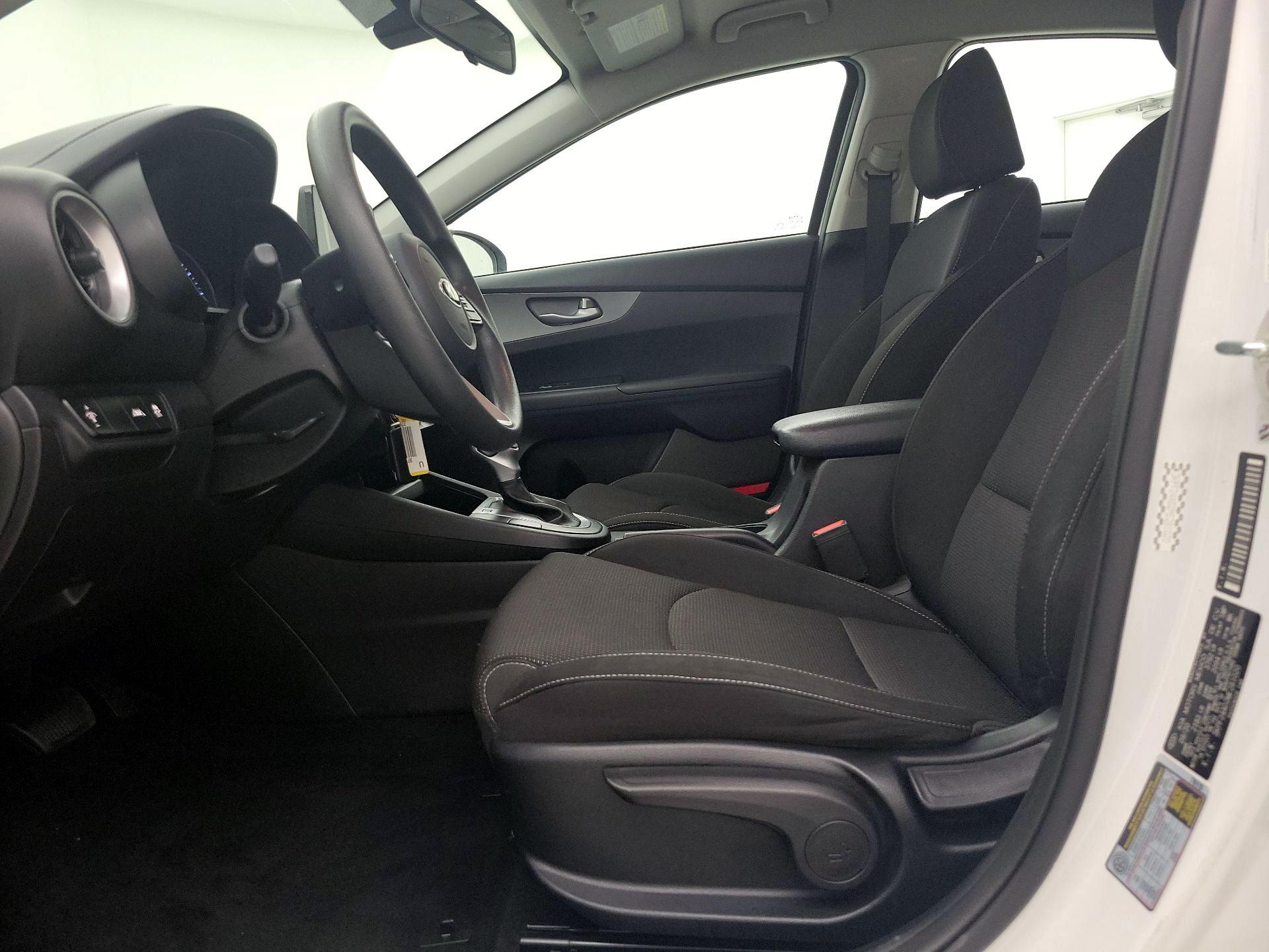 Thumbnail: 2021 Kia Forte - 11