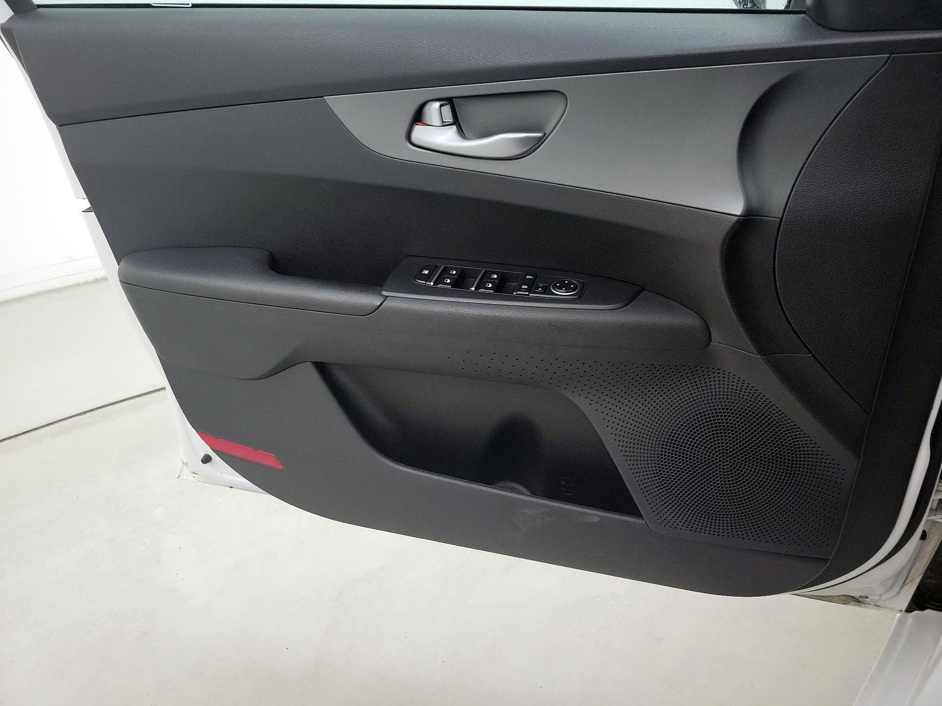 Thumbnail: 2021 Kia Forte - 12