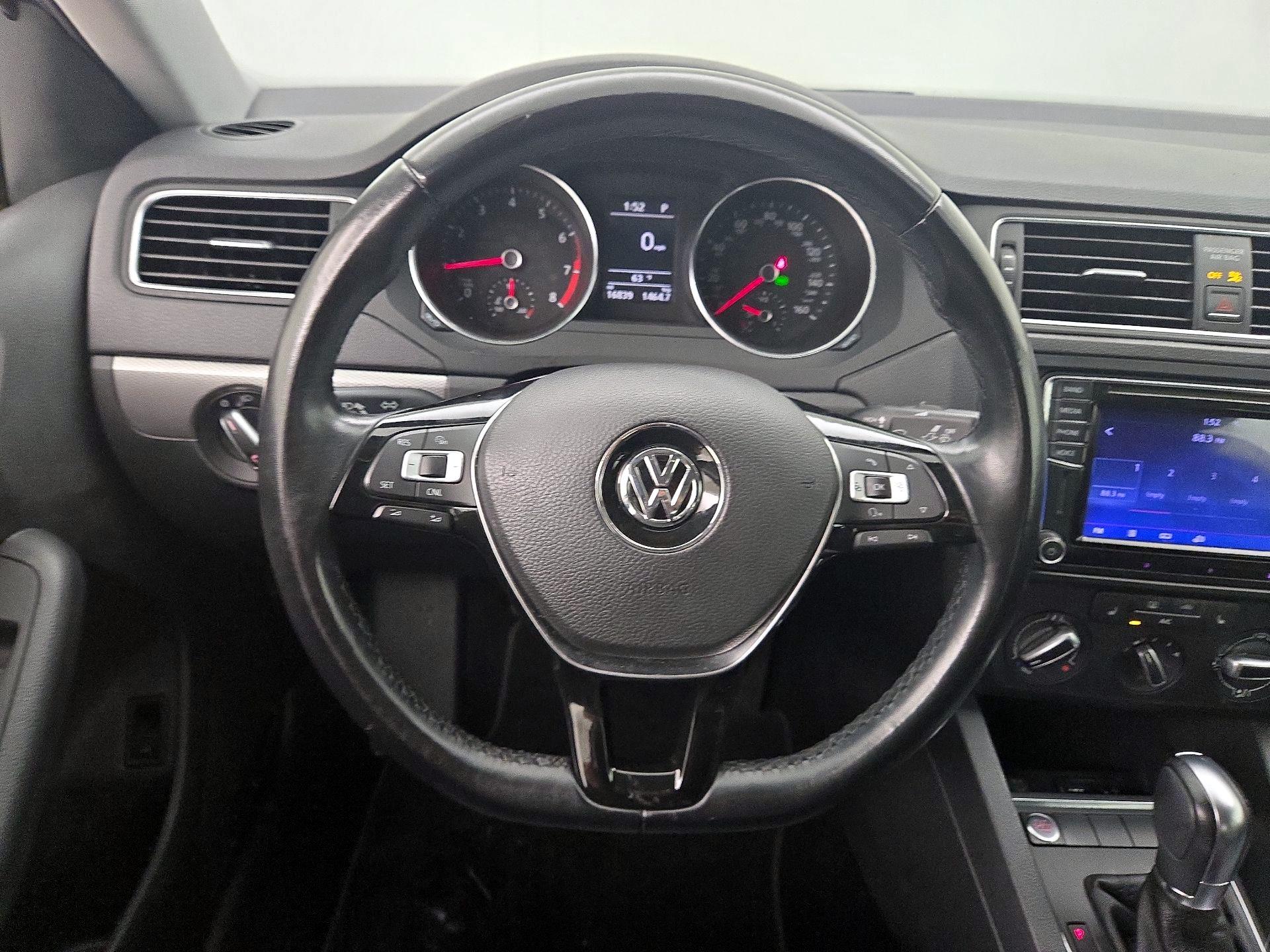 Thumbnail: 2017 Volkswagen Jetta - 10
