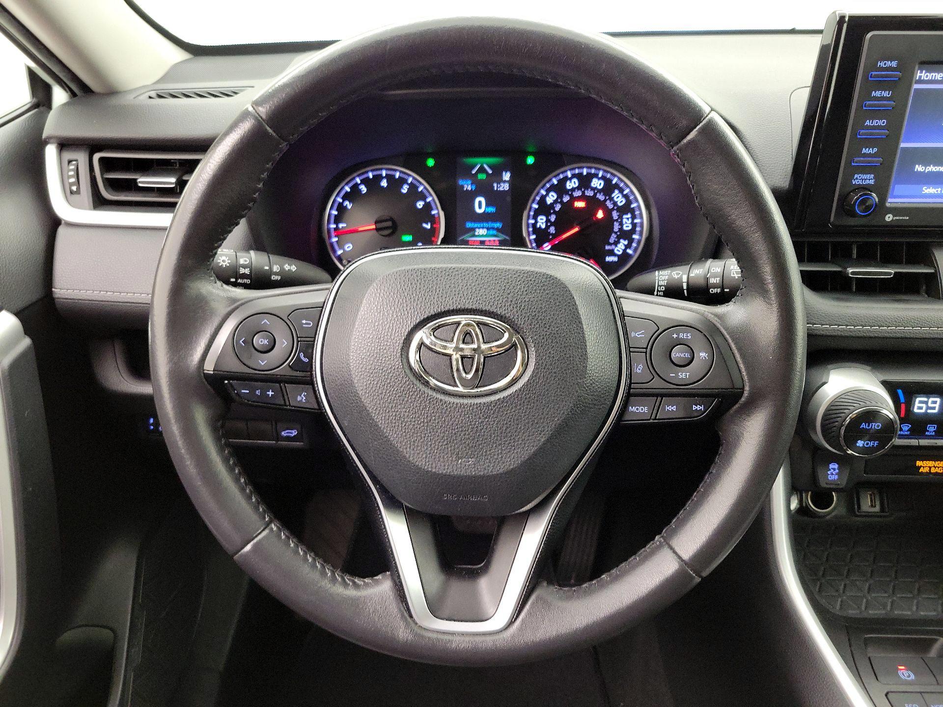 Thumbnail: 2021 Toyota RAV4 - 10