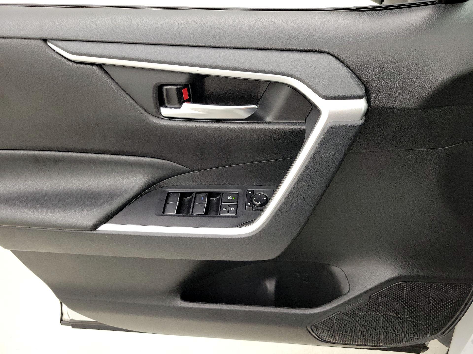 Thumbnail: 2021 Toyota RAV4 - 12