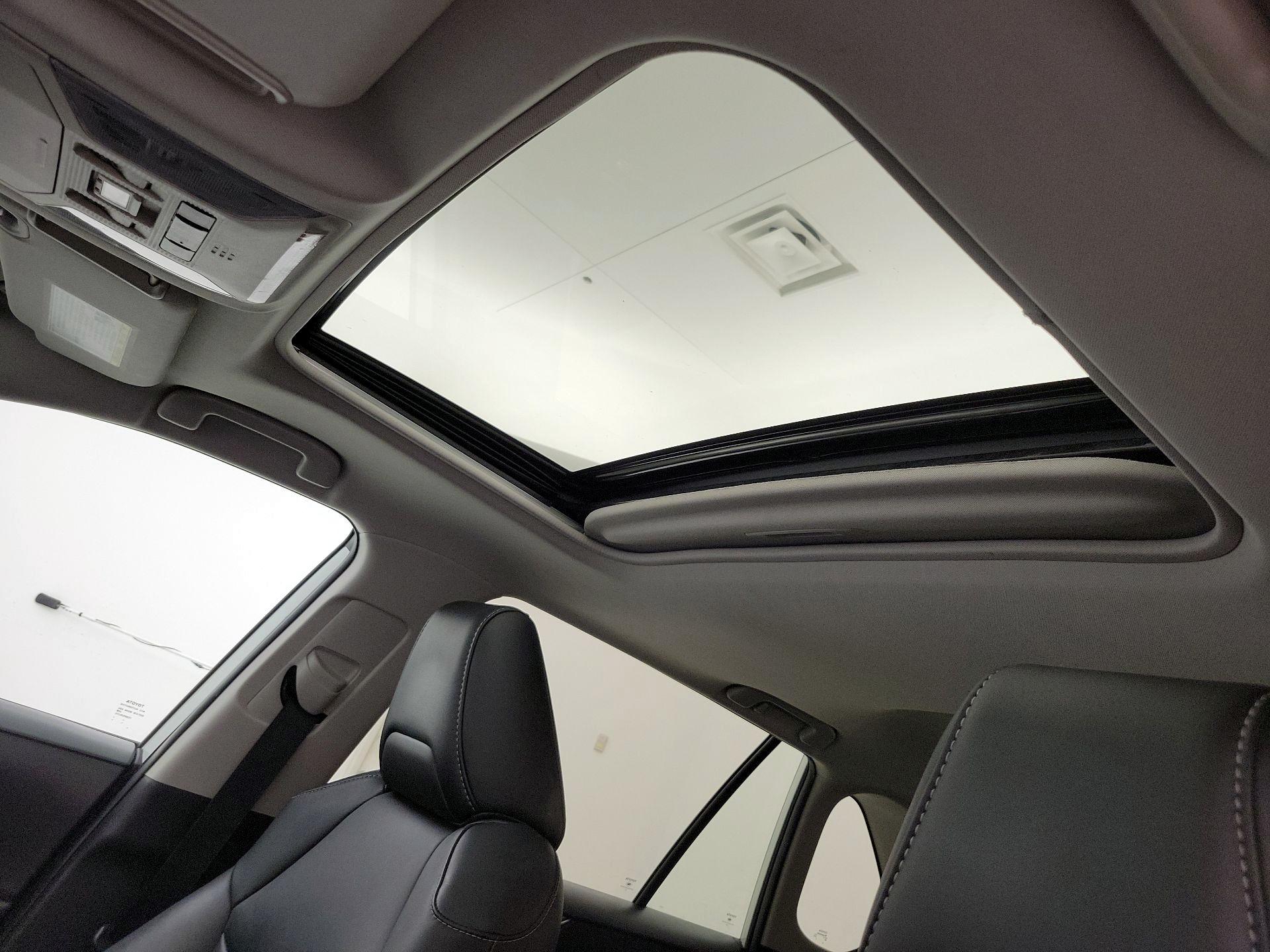Thumbnail: 2021 Toyota RAV4 - 19