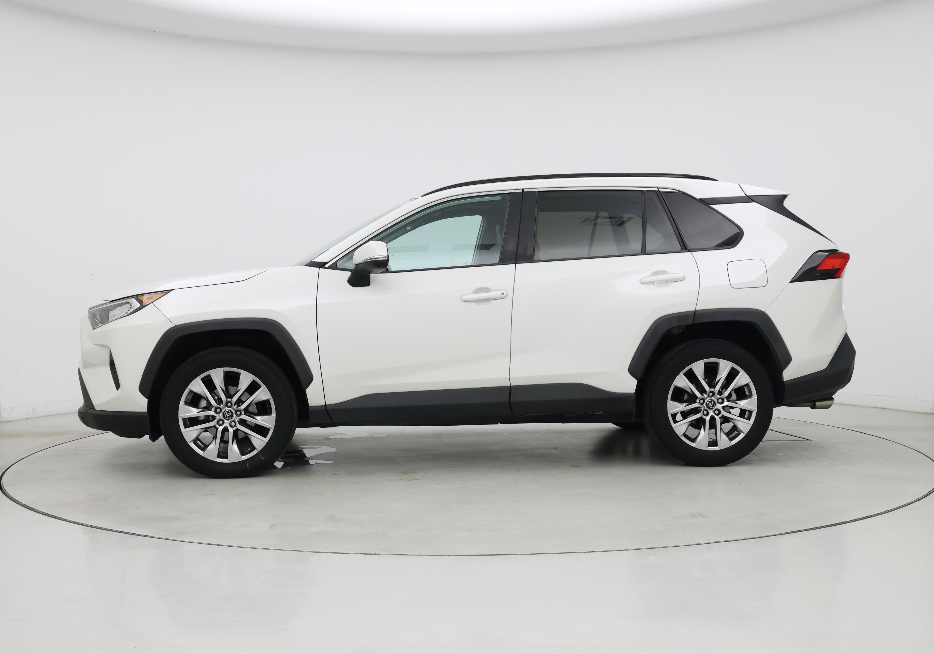 Thumbnail: 2021 Toyota RAV4 - 3