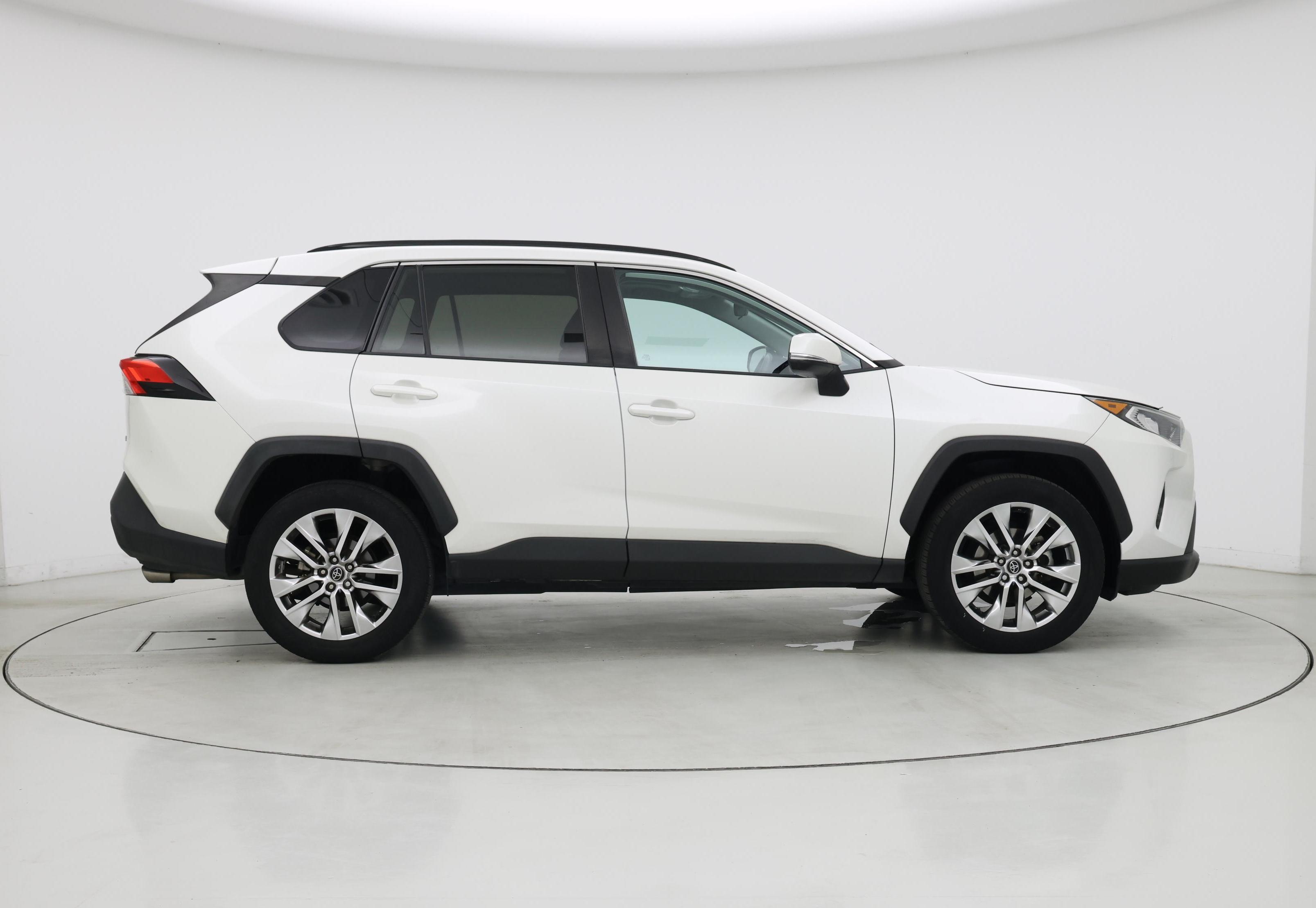 Thumbnail: 2021 Toyota RAV4 - 7