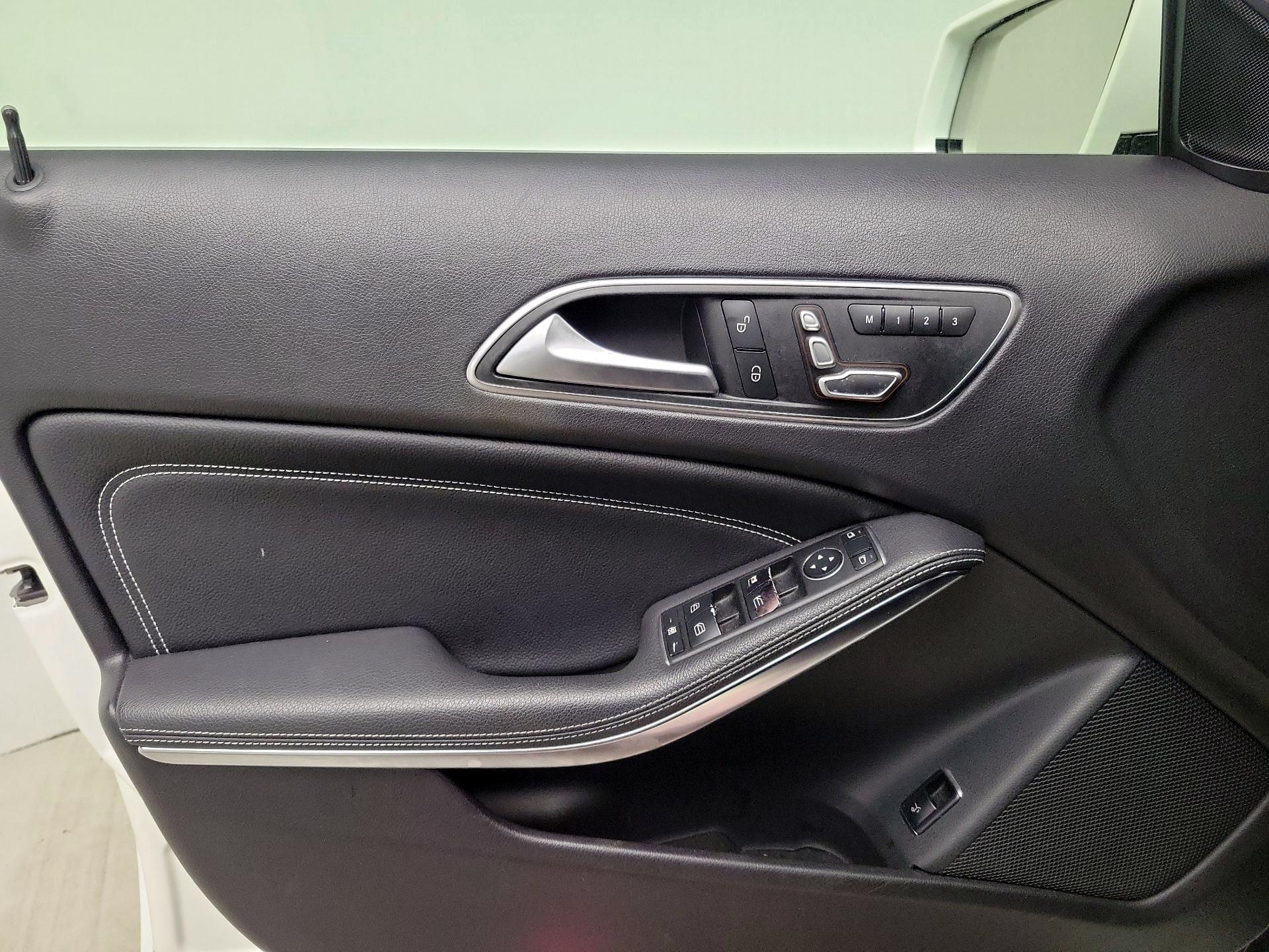 Thumbnail: 2020 Mercedes-Benz GLA - 12