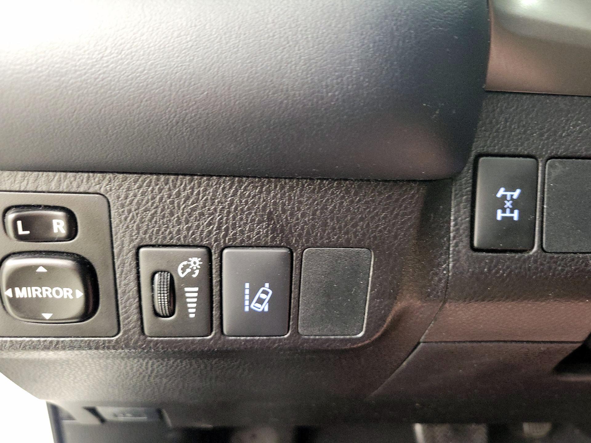 Thumbnail: 2018 Toyota RAV4 - 13