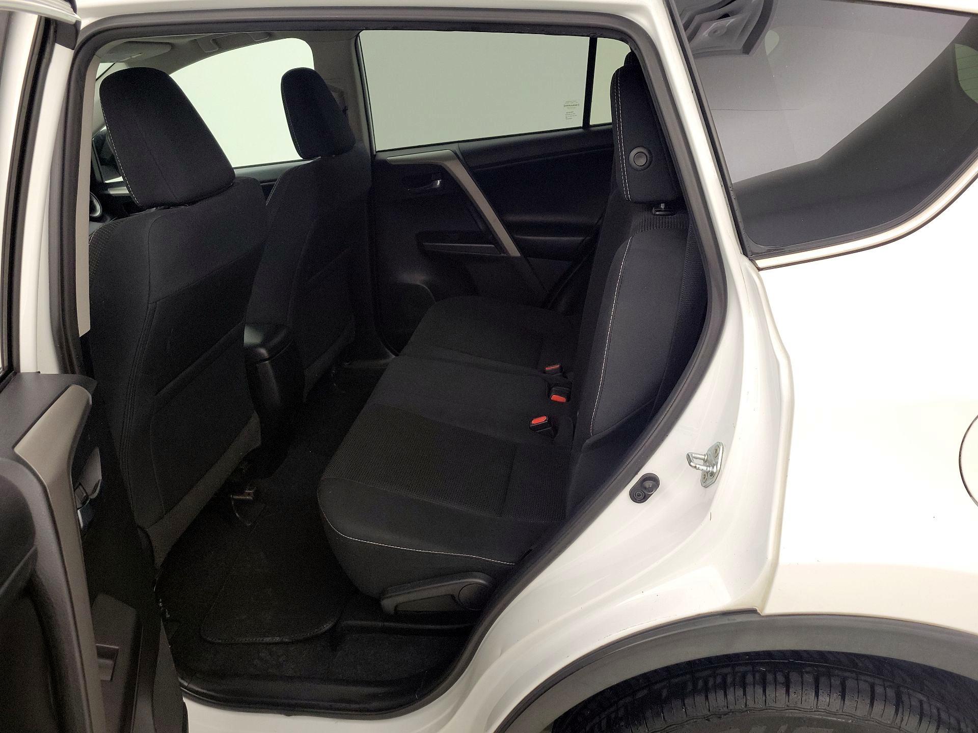 Thumbnail: 2018 Toyota RAV4 - 20