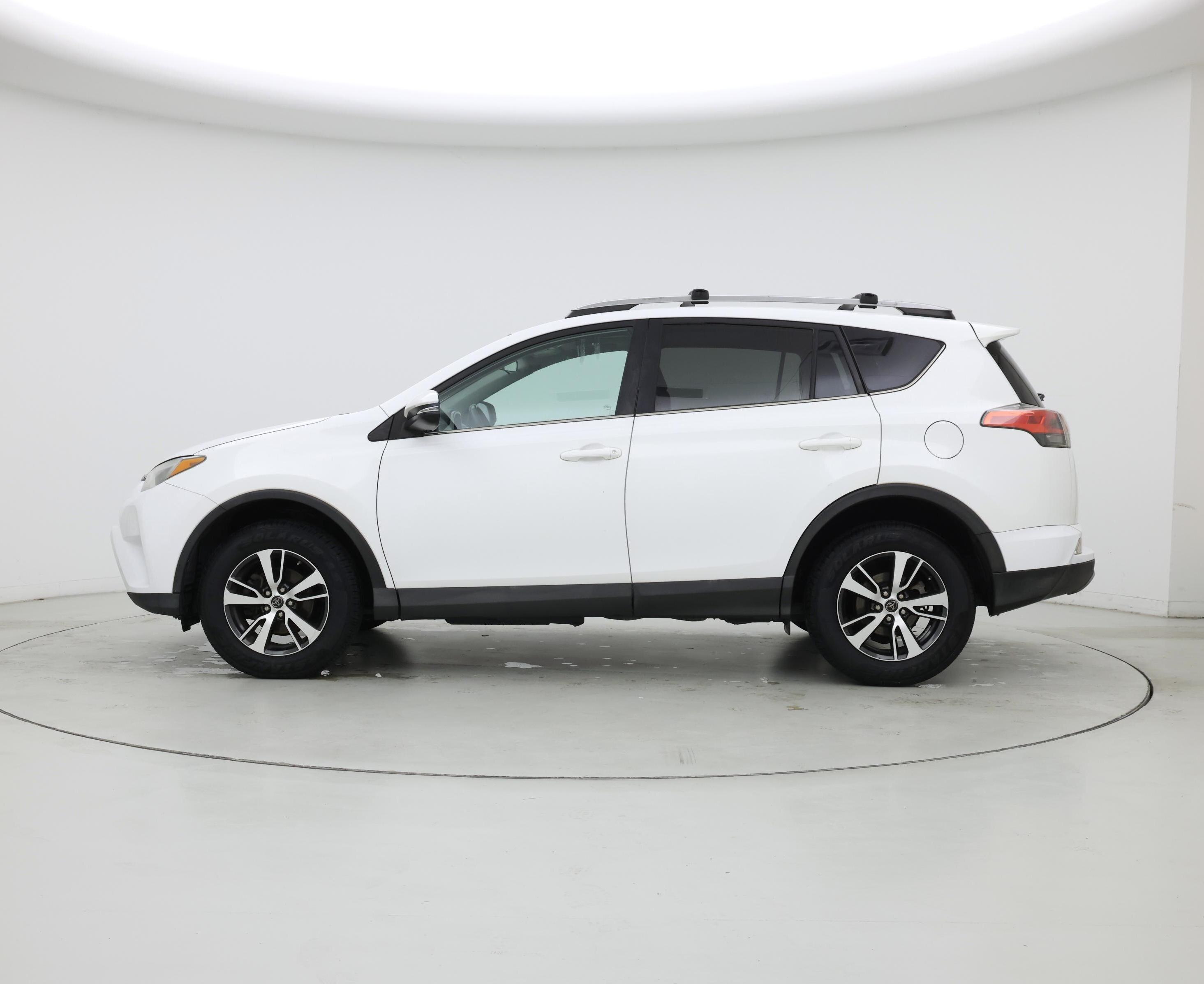 Thumbnail: 2018 Toyota RAV4 - 3