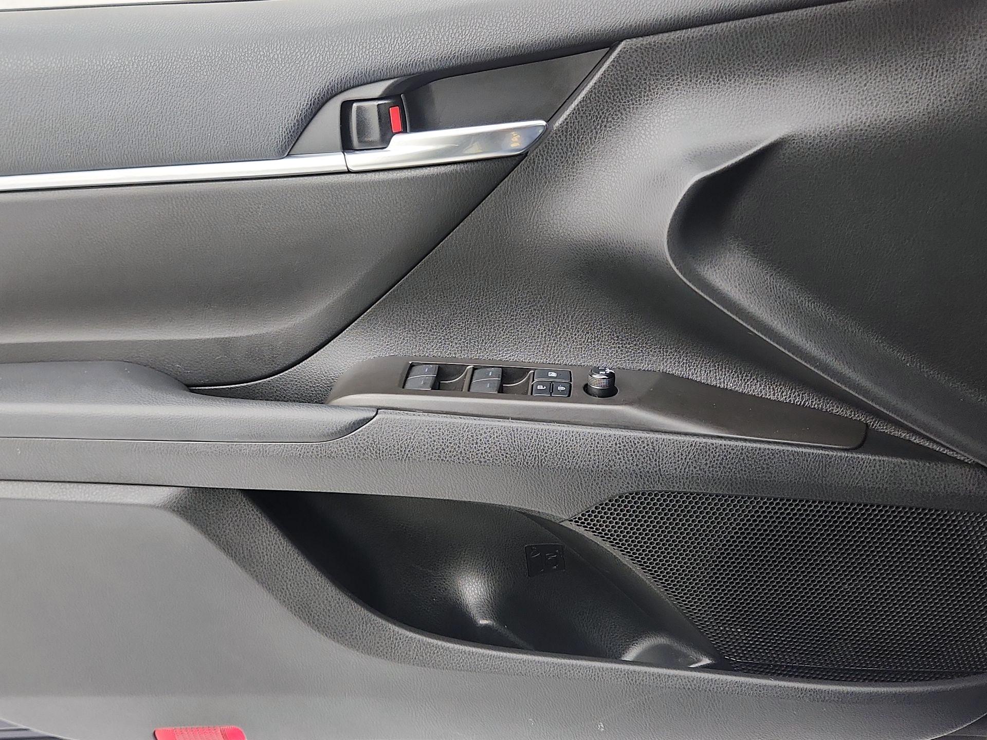 Thumbnail: 2022 Toyota Camry - 12