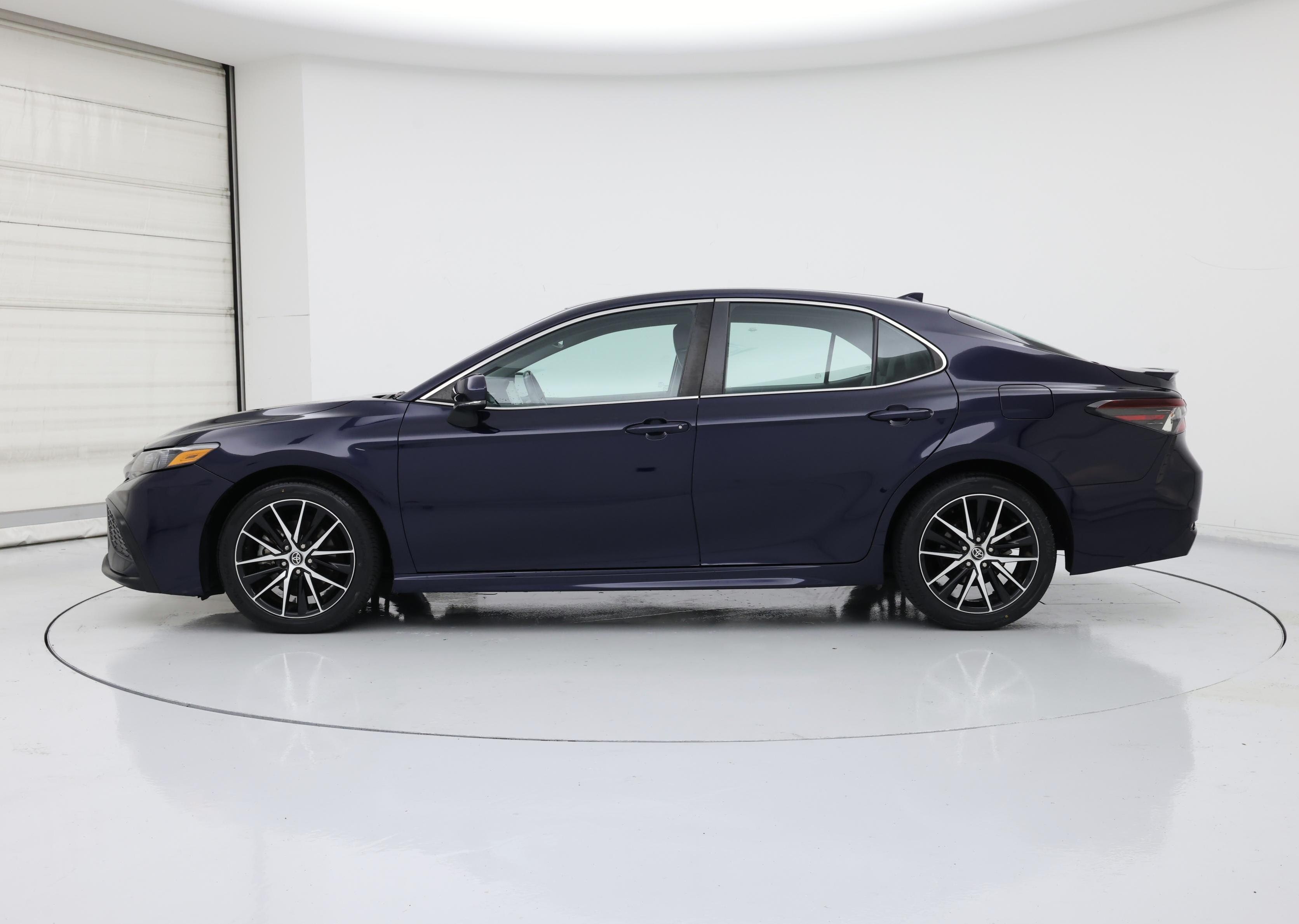 Thumbnail: 2022 Toyota Camry - 3