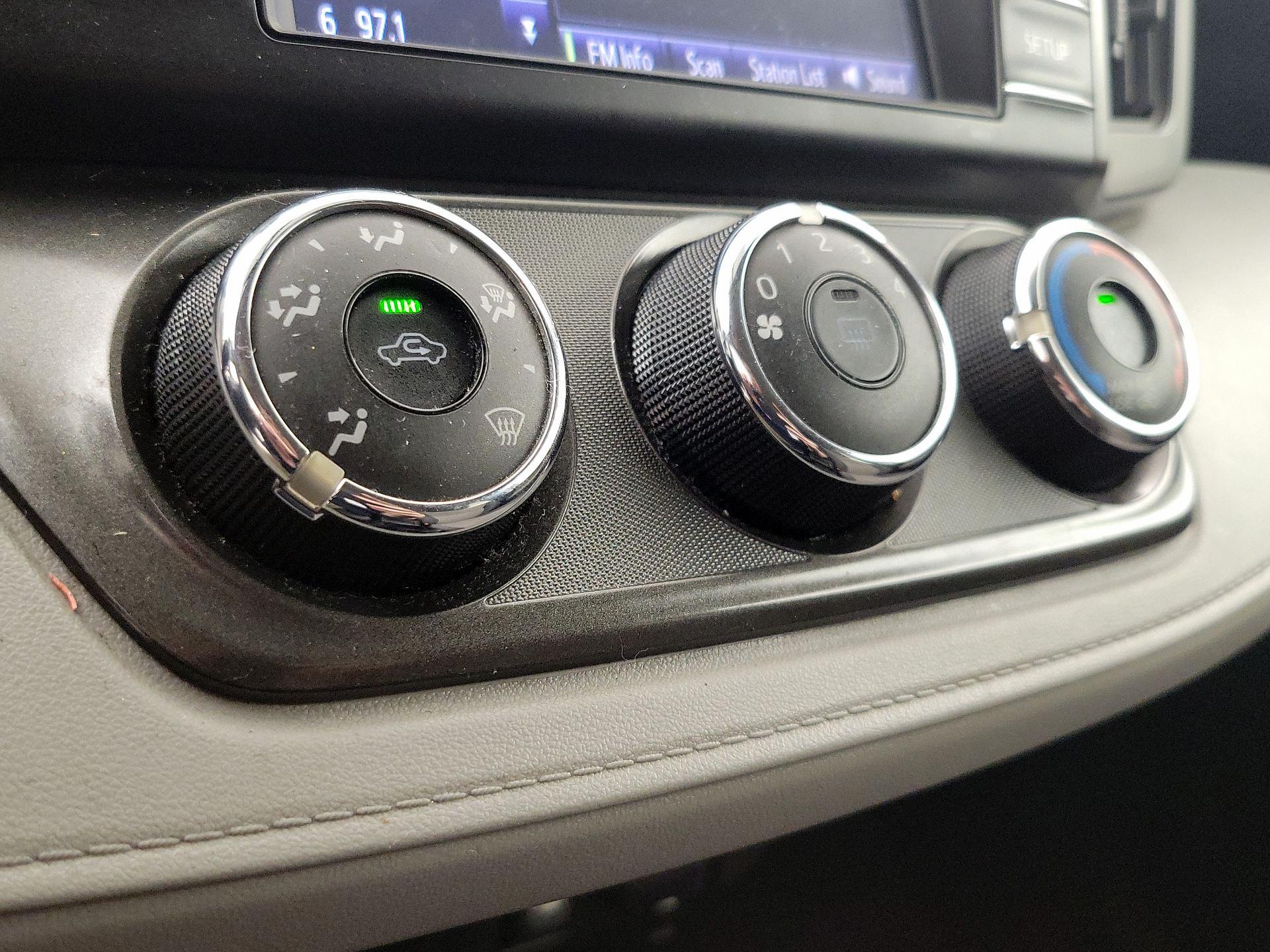 Thumbnail: 2015 Toyota RAV4 - 16