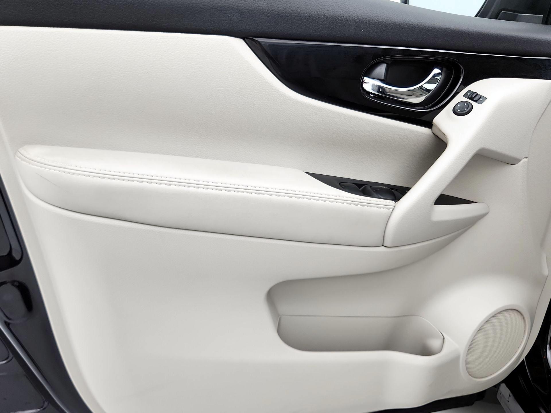 Thumbnail: 2021 Nissan Rogue Sport - 12