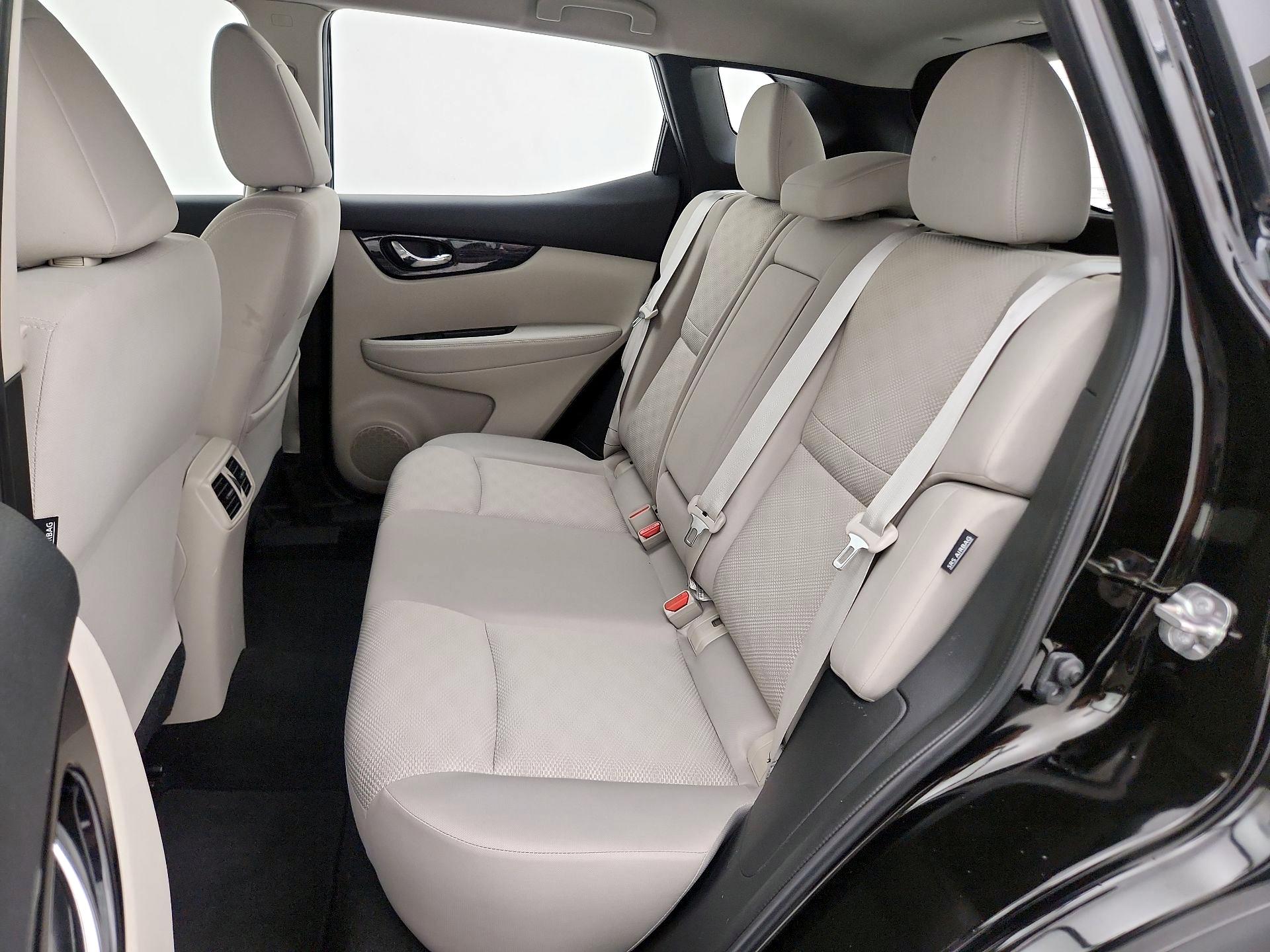 Thumbnail: 2021 Nissan Rogue Sport - 19