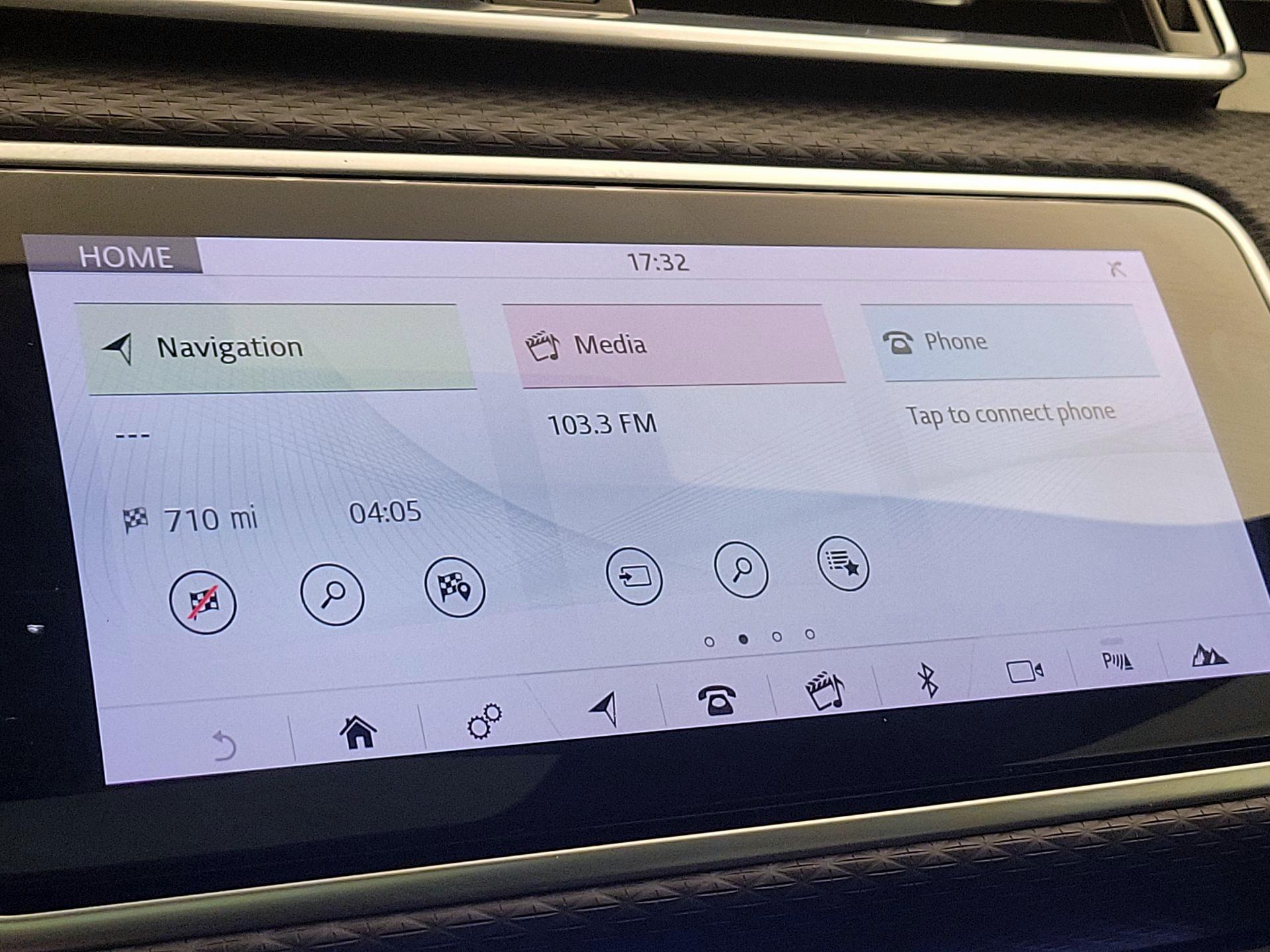 Thumbnail: 2018 Land Rover Range Rover Velar - 15