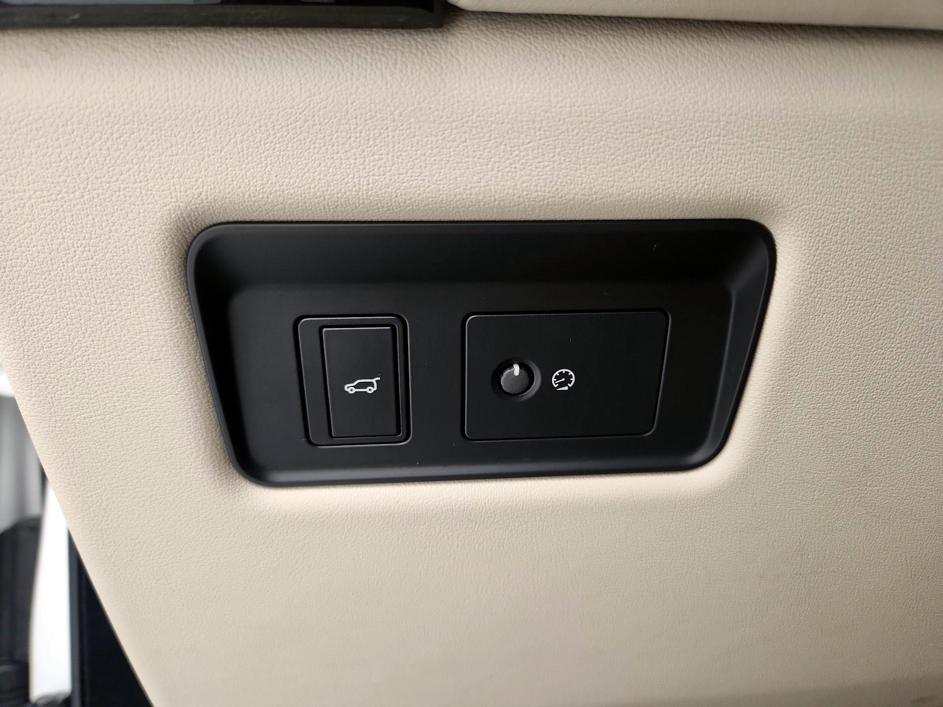 Thumbnail: 2021 Land Rover Range Rover - 13