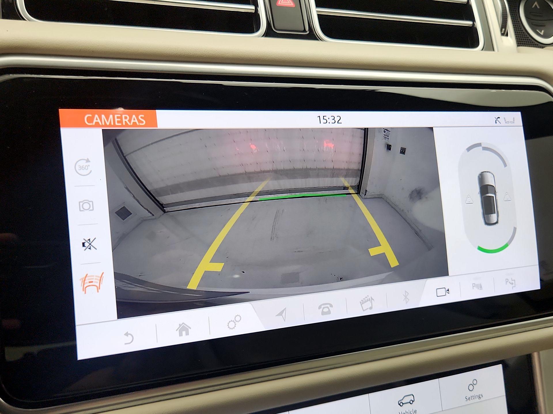 Thumbnail: 2021 Land Rover Range Rover - 15