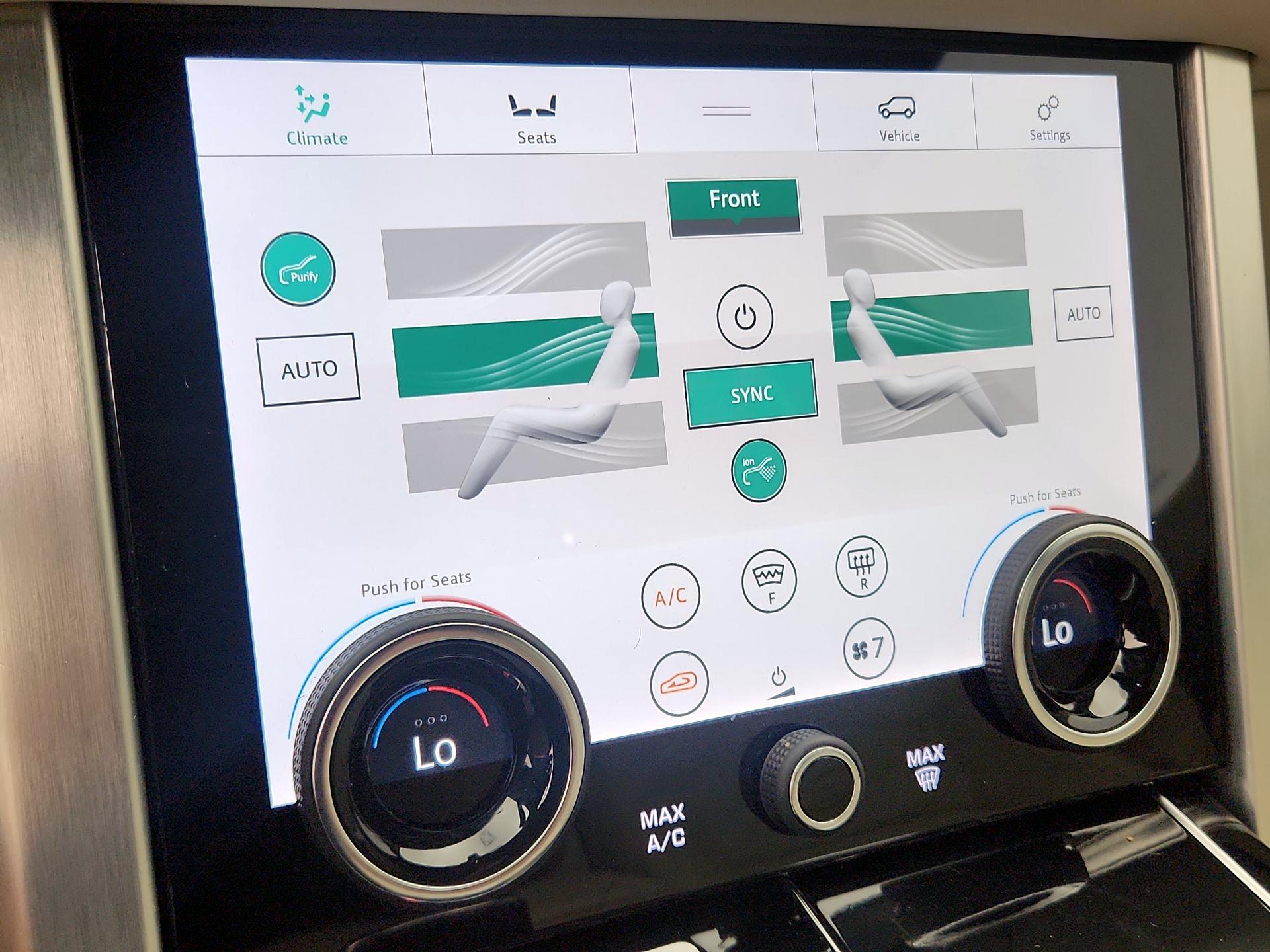 Thumbnail: 2021 Land Rover Range Rover - 17