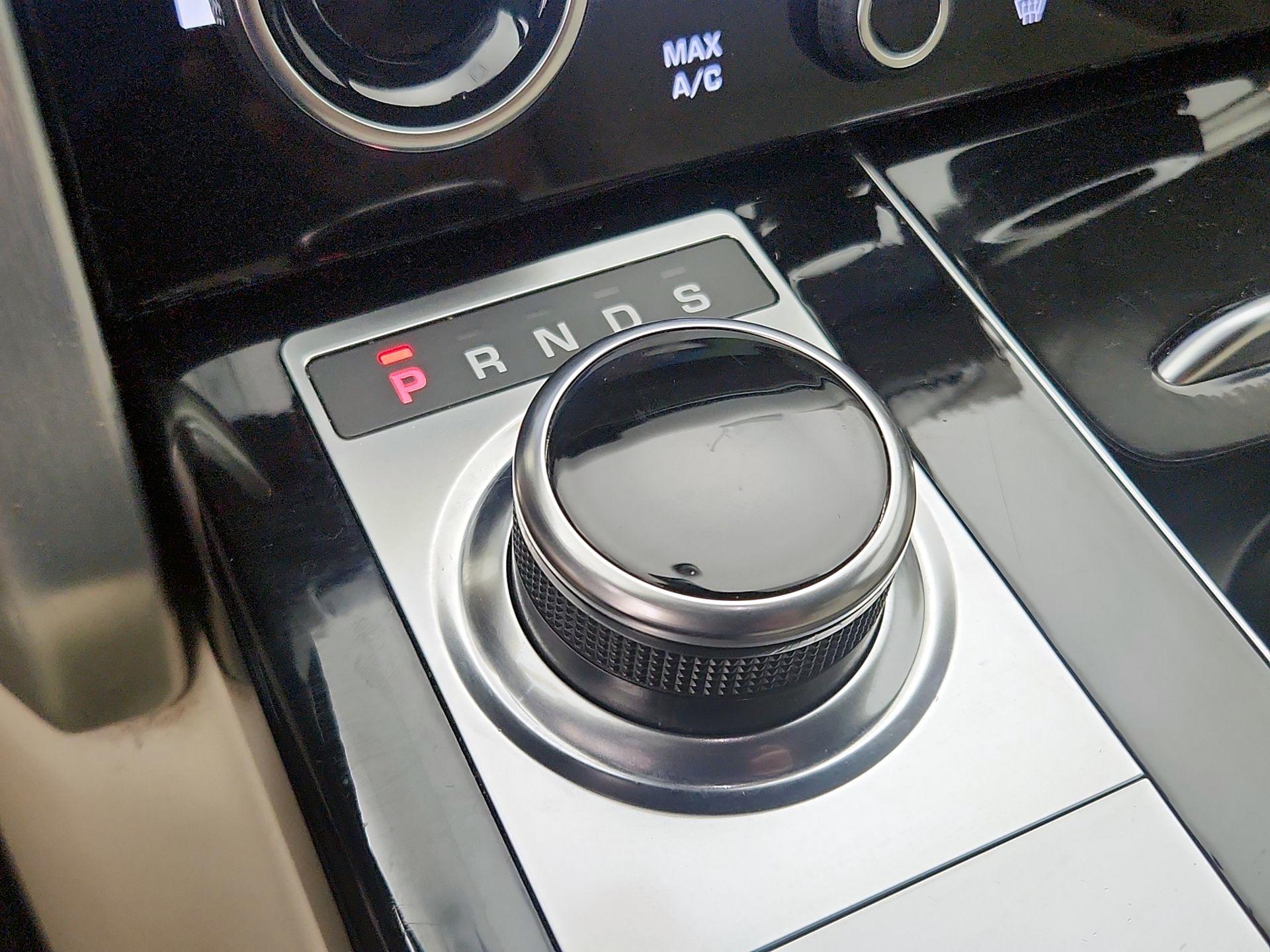 Thumbnail: 2021 Land Rover Range Rover - 18