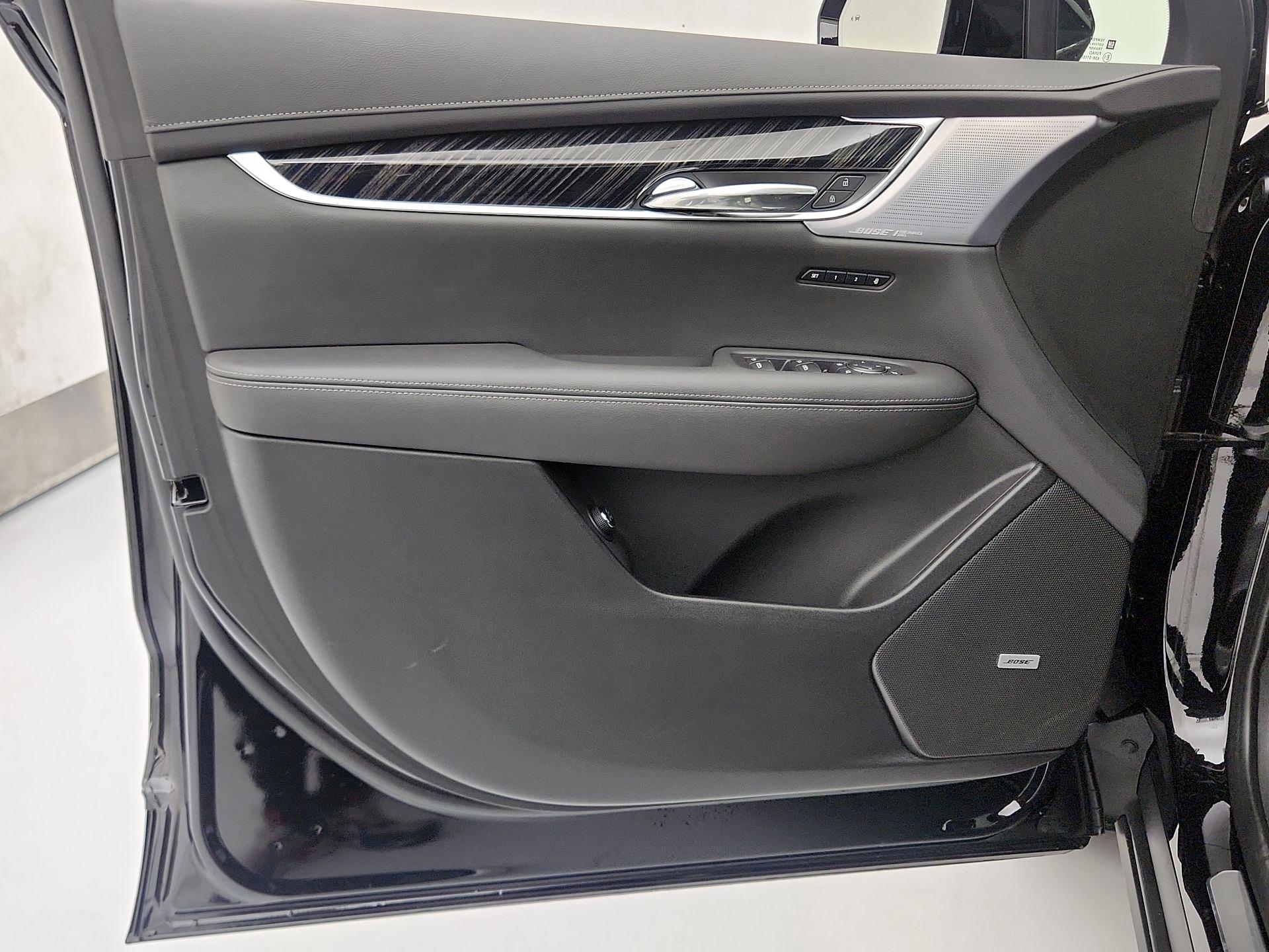 Thumbnail: 2024 Cadillac XT6 - 12
