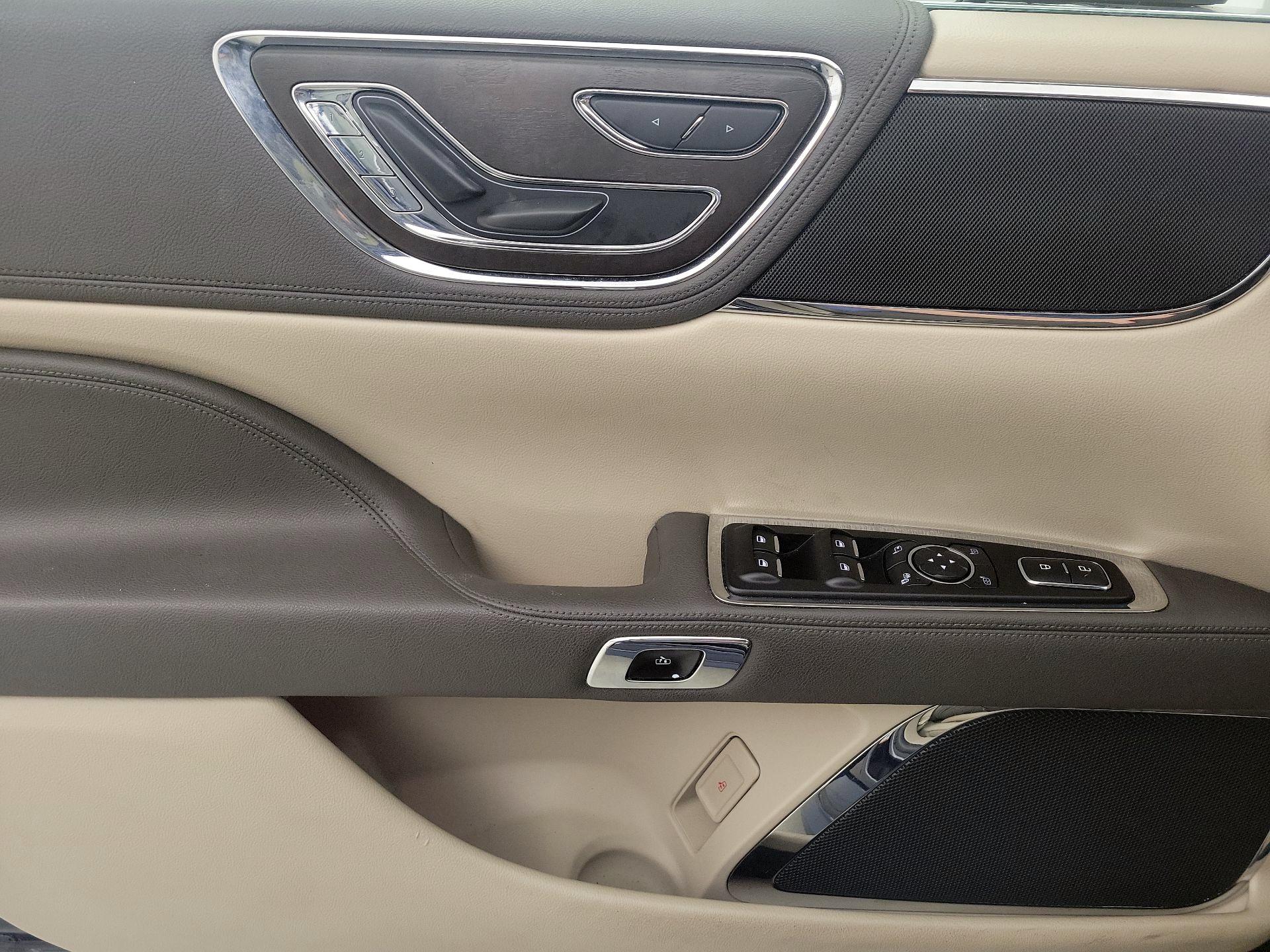 Thumbnail: 2017 Lincoln Continental - 12