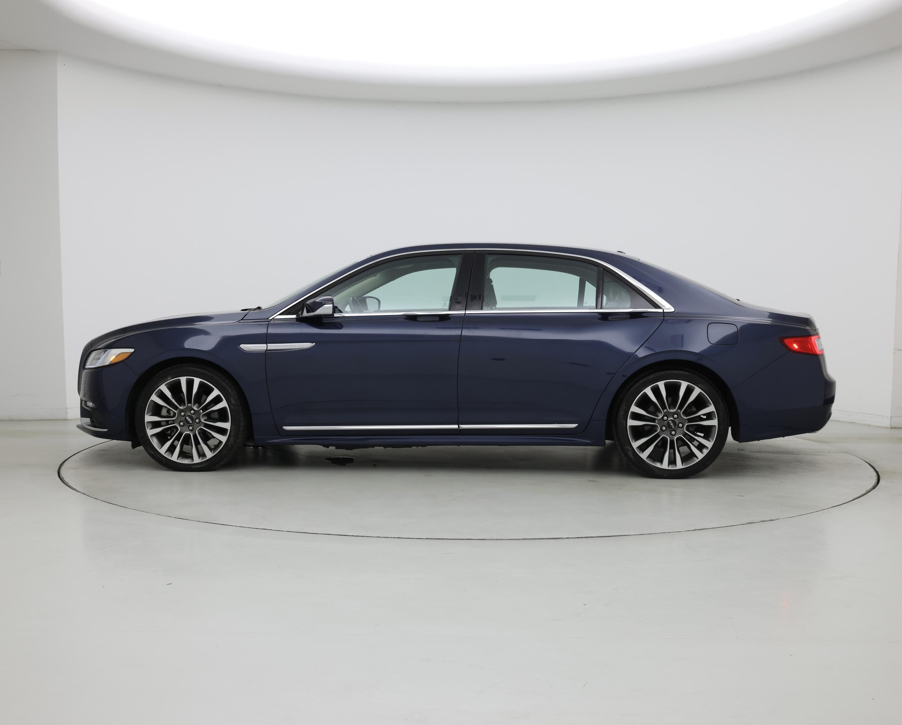 Thumbnail: 2017 Lincoln Continental - 3