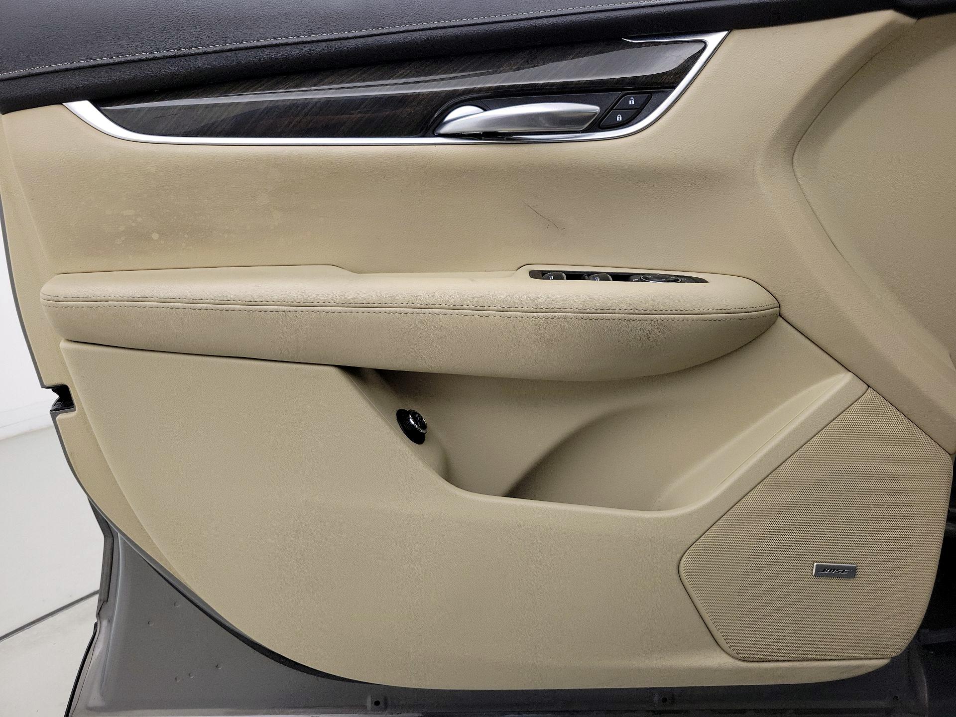Thumbnail: 2018 Cadillac XT5 - 12