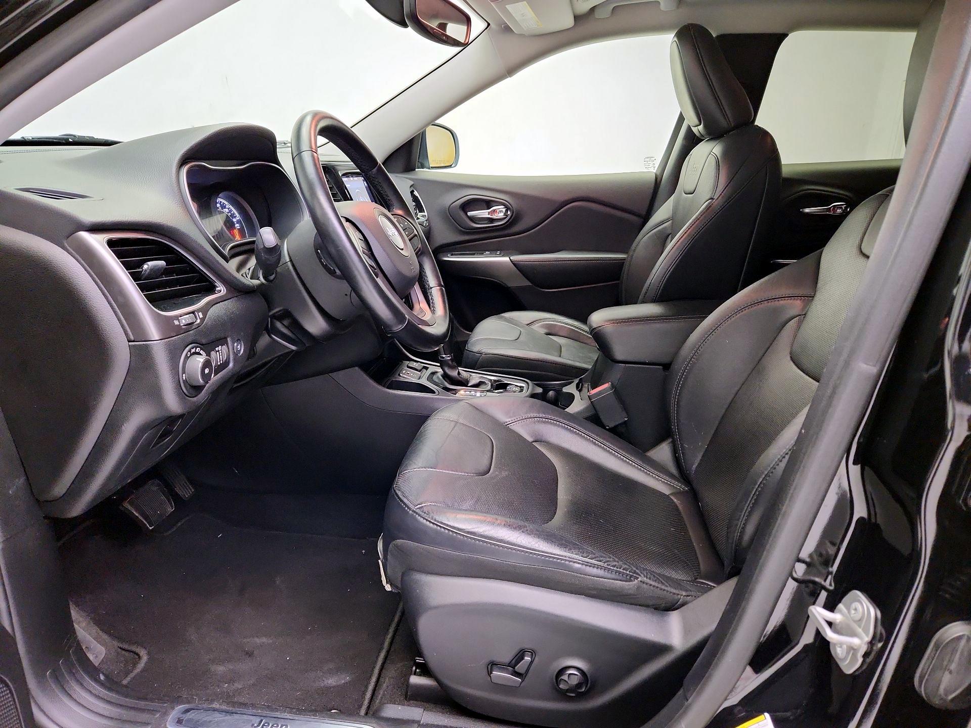 Thumbnail: 2020 Jeep Cherokee - 11