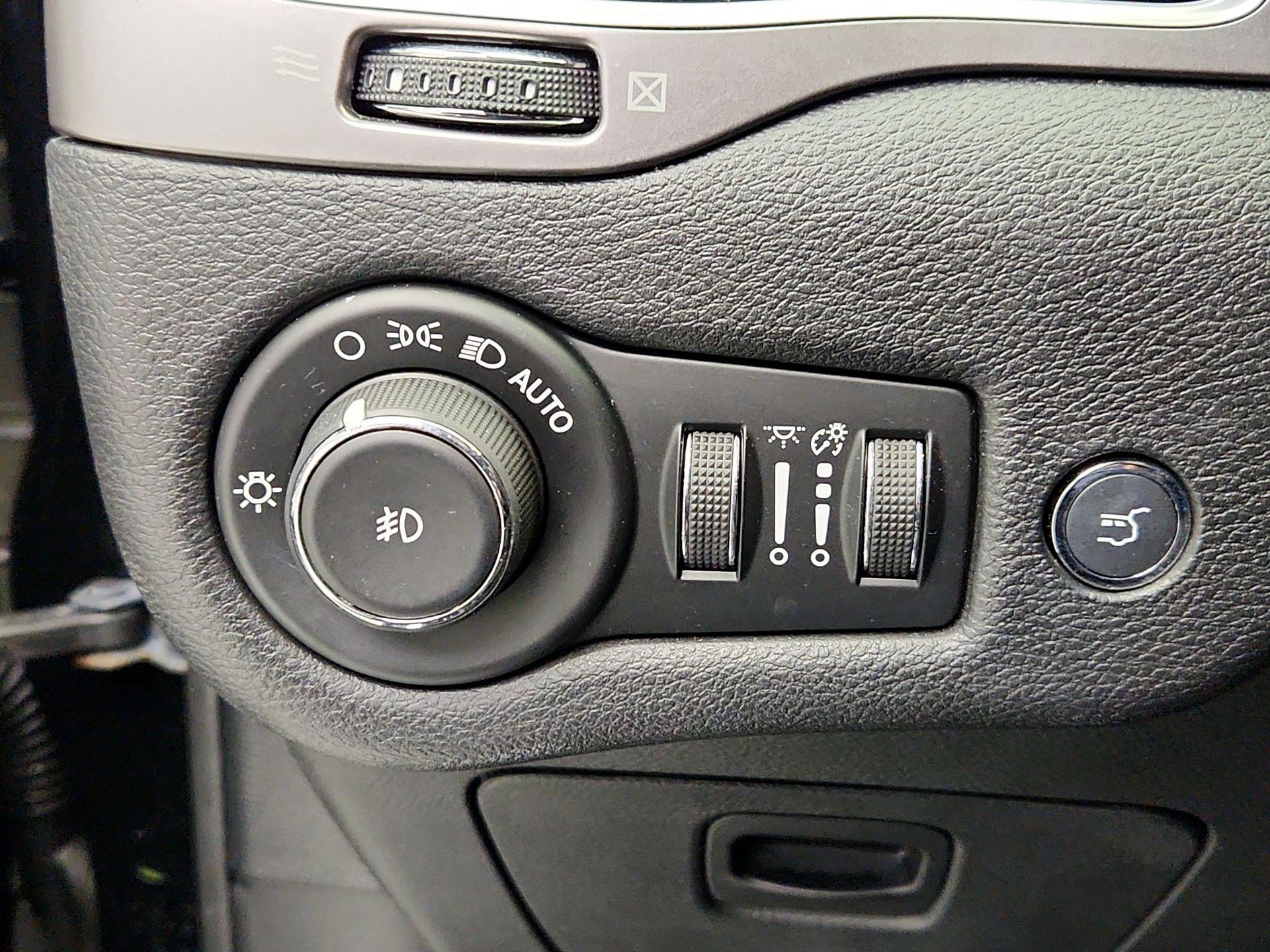 Thumbnail: 2020 Jeep Cherokee - 13