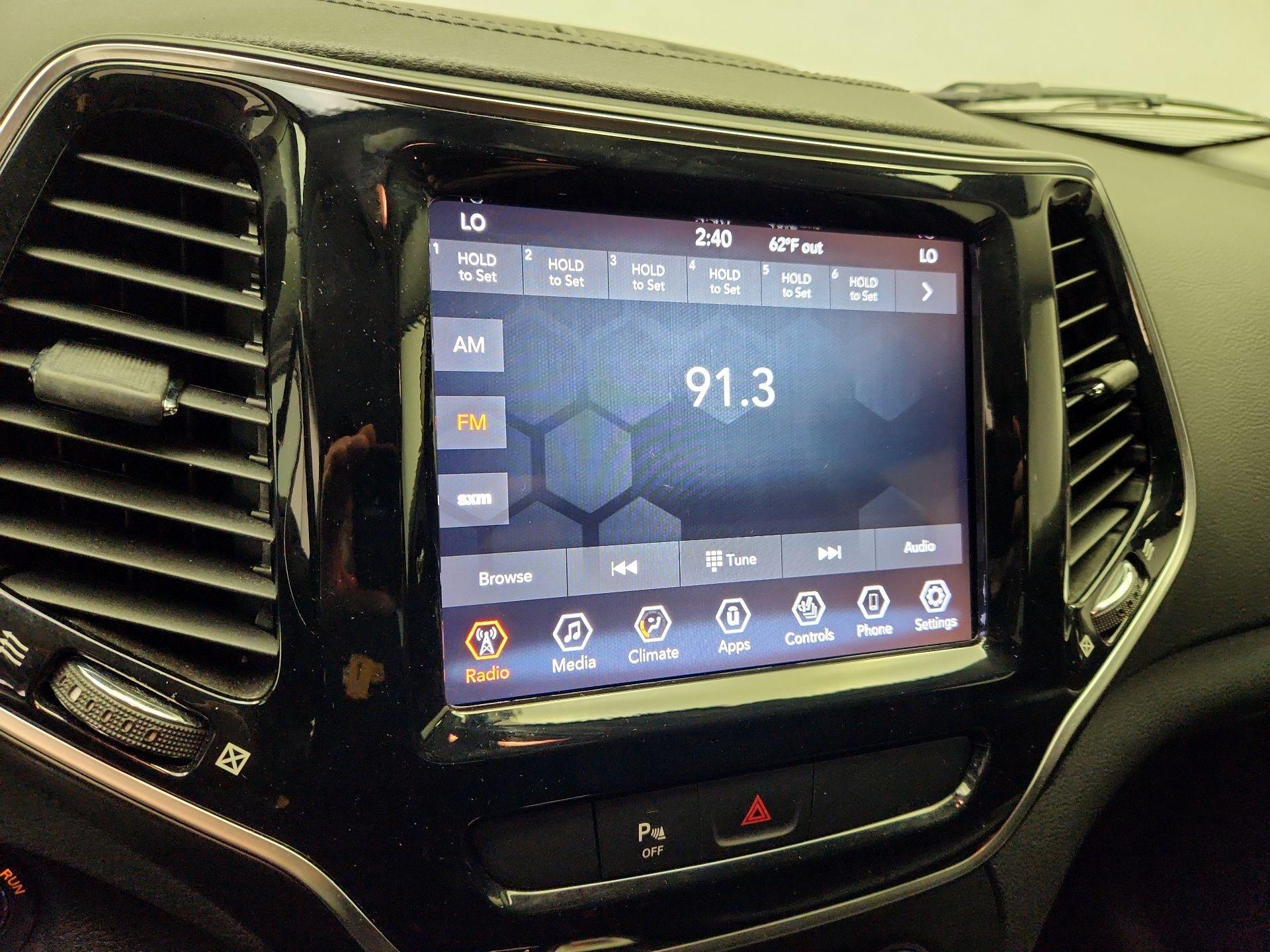 Thumbnail: 2020 Jeep Cherokee - 16