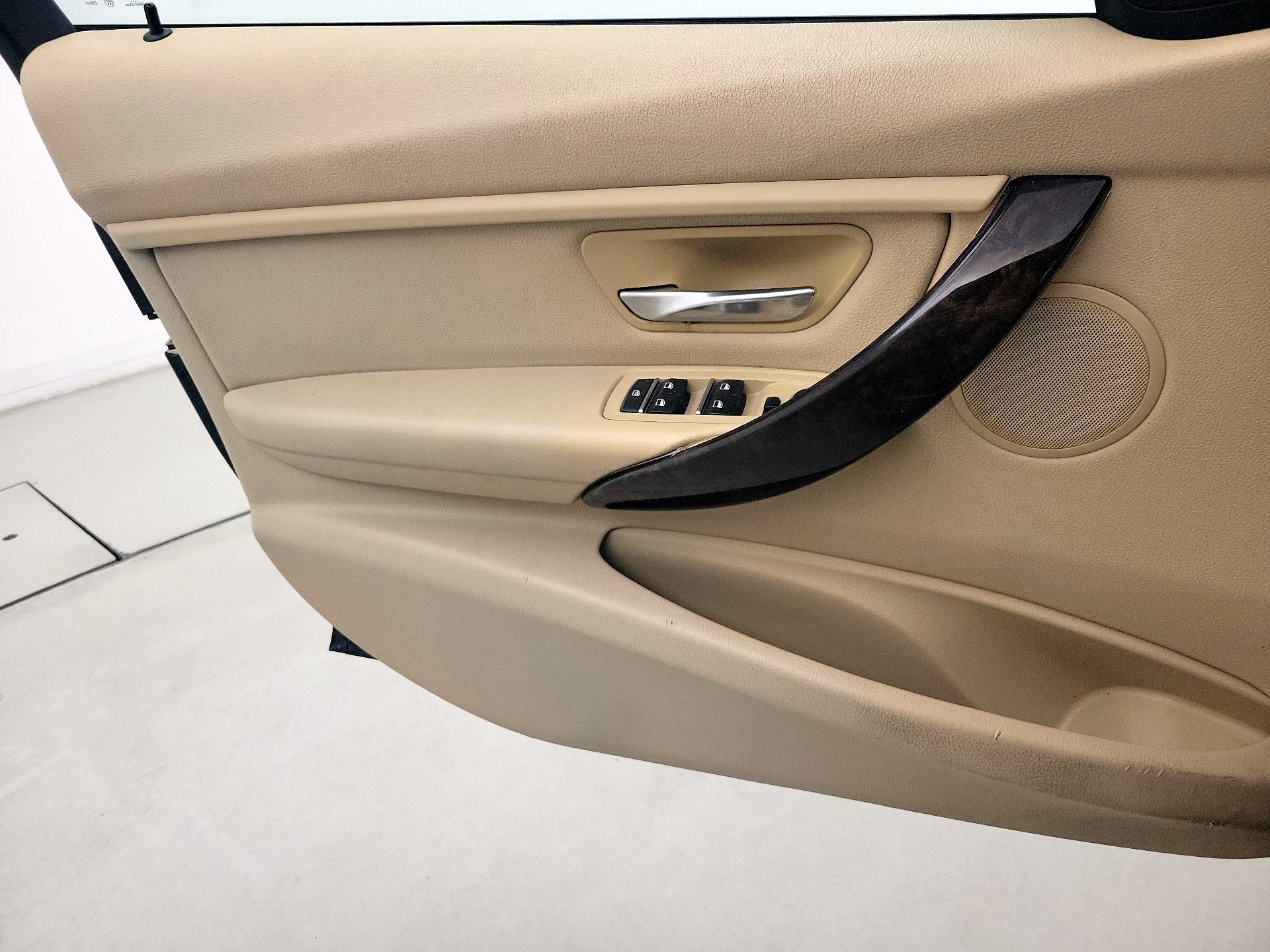 Thumbnail: 2016 BMW 3 Series - 12