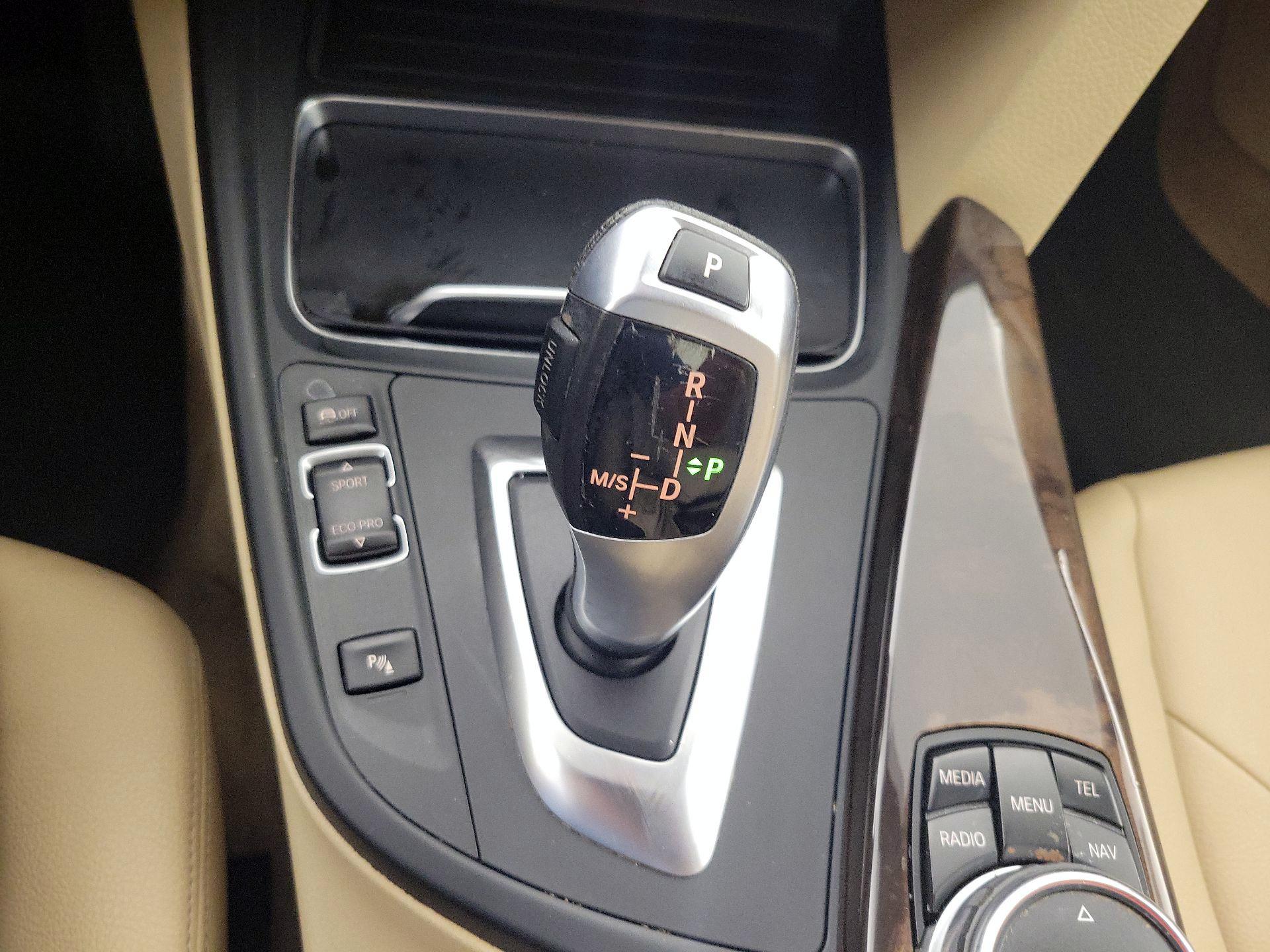 Thumbnail: 2016 BMW 3 Series - 18