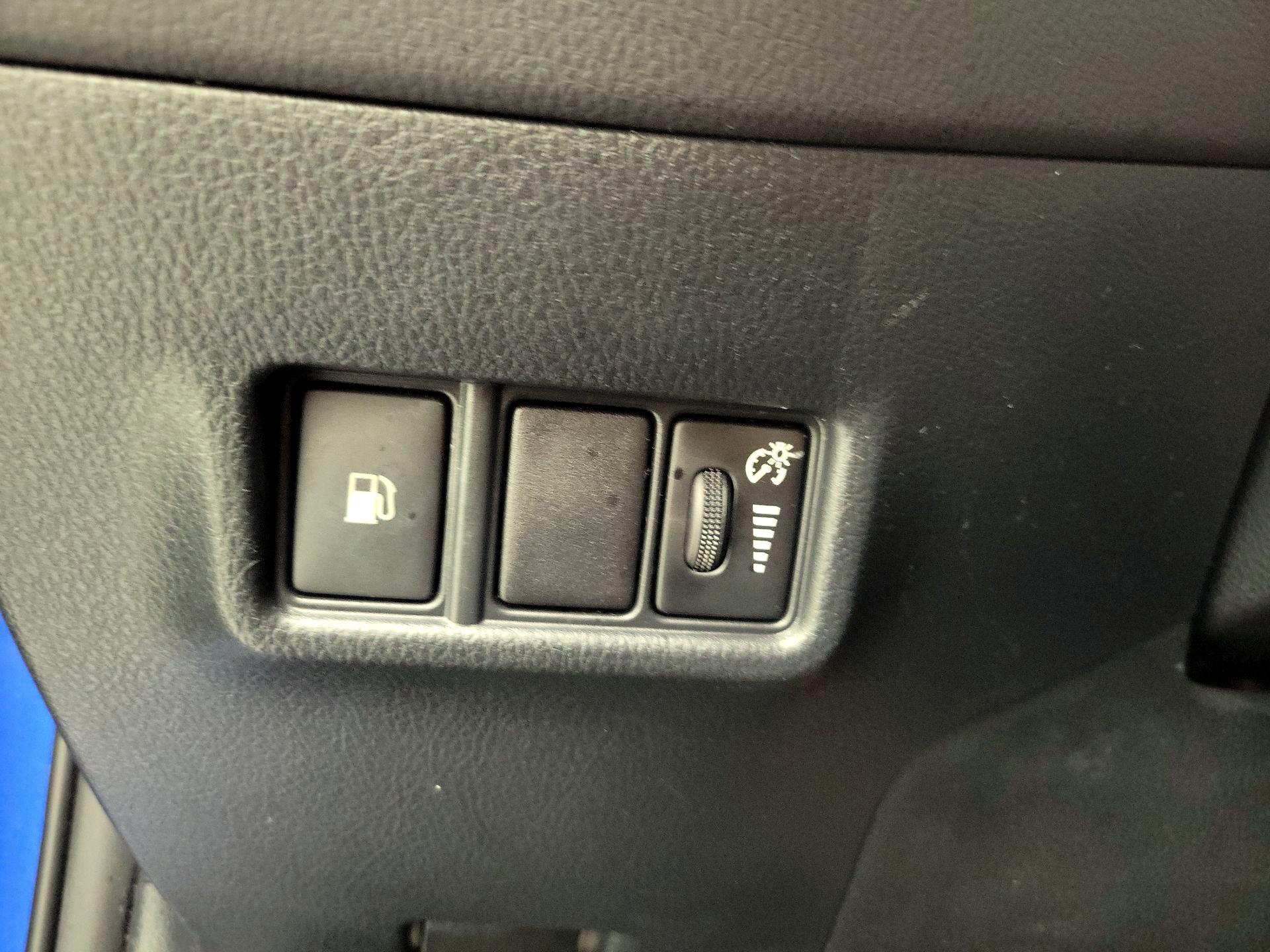 Thumbnail: 2020 Toyota C-HR - 13