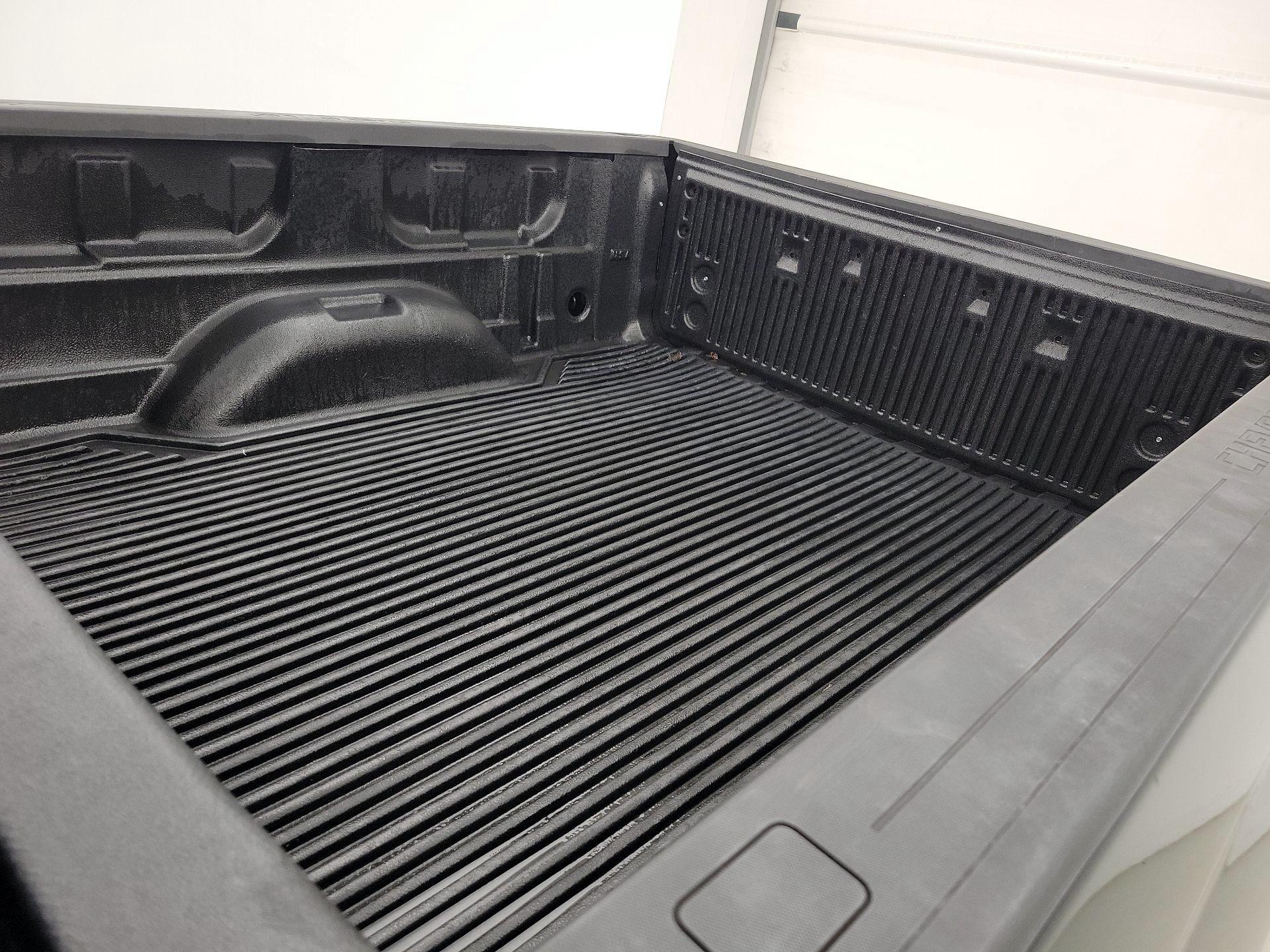 Thumbnail: 2018 Chevrolet Silverado 1500 - 20