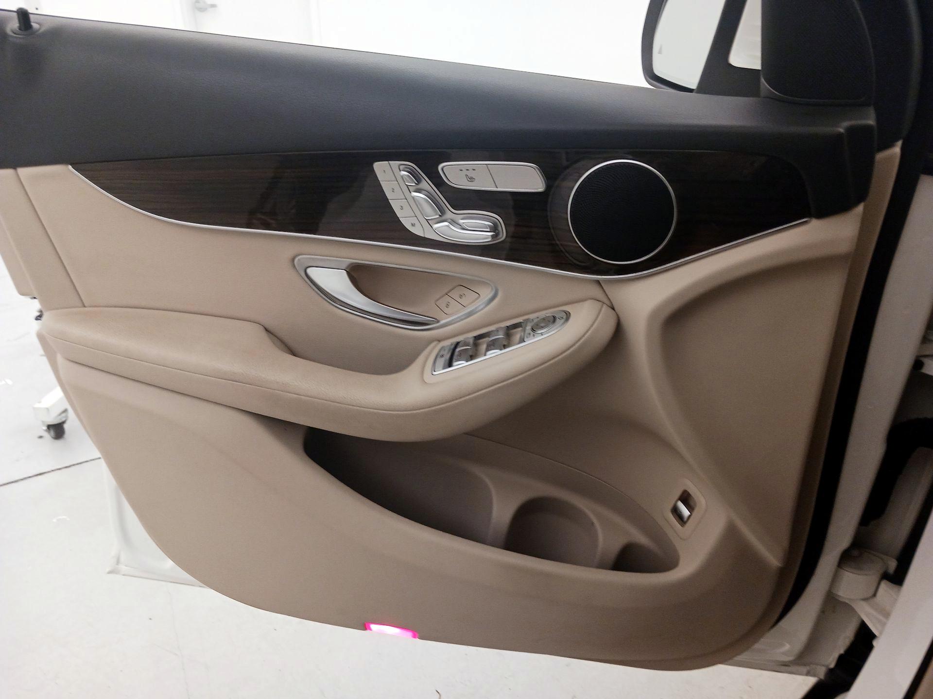 Thumbnail: 2021 Mercedes-Benz GLC - 12