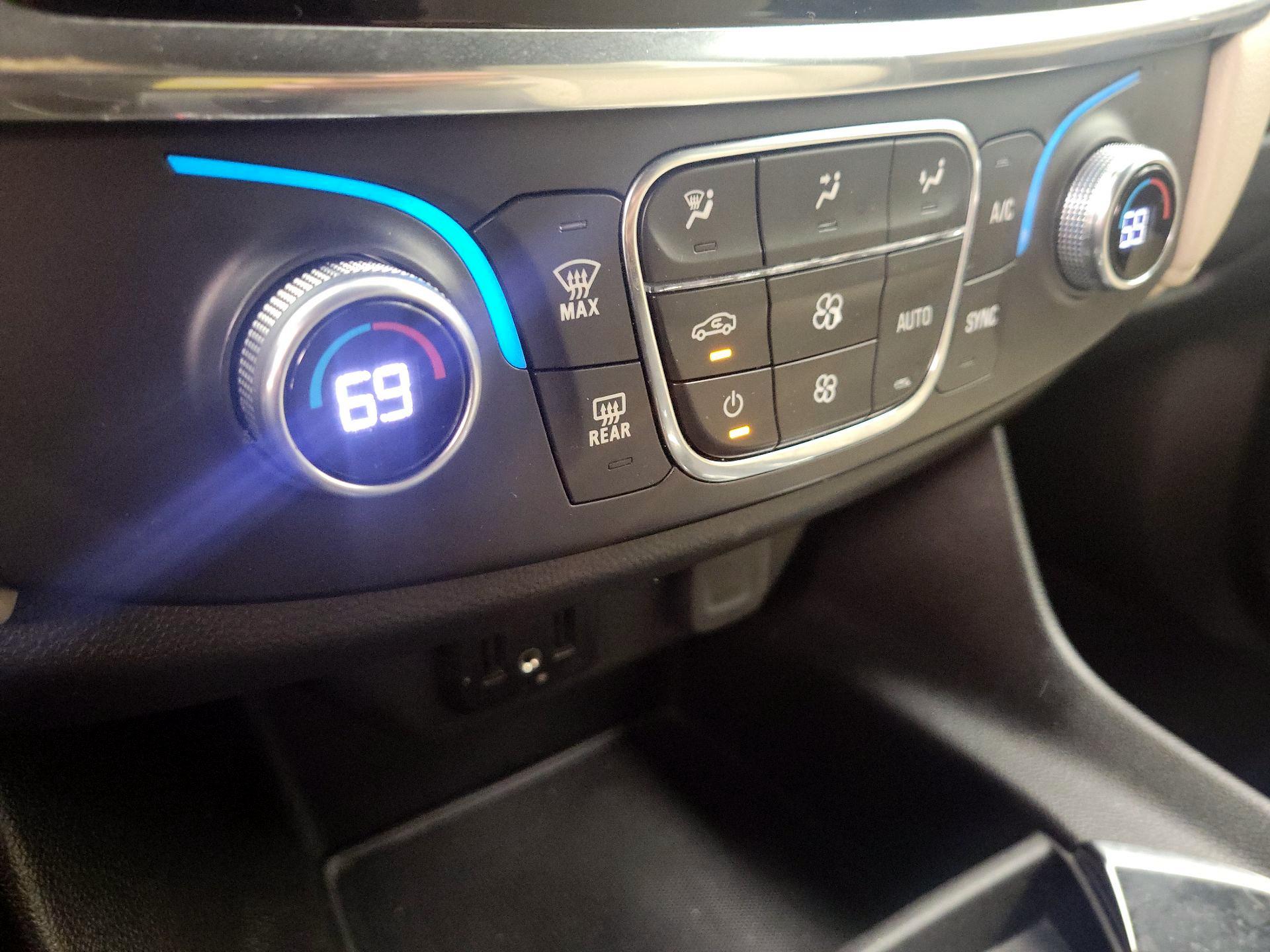 Thumbnail: 2023 Chevrolet Traverse - 16