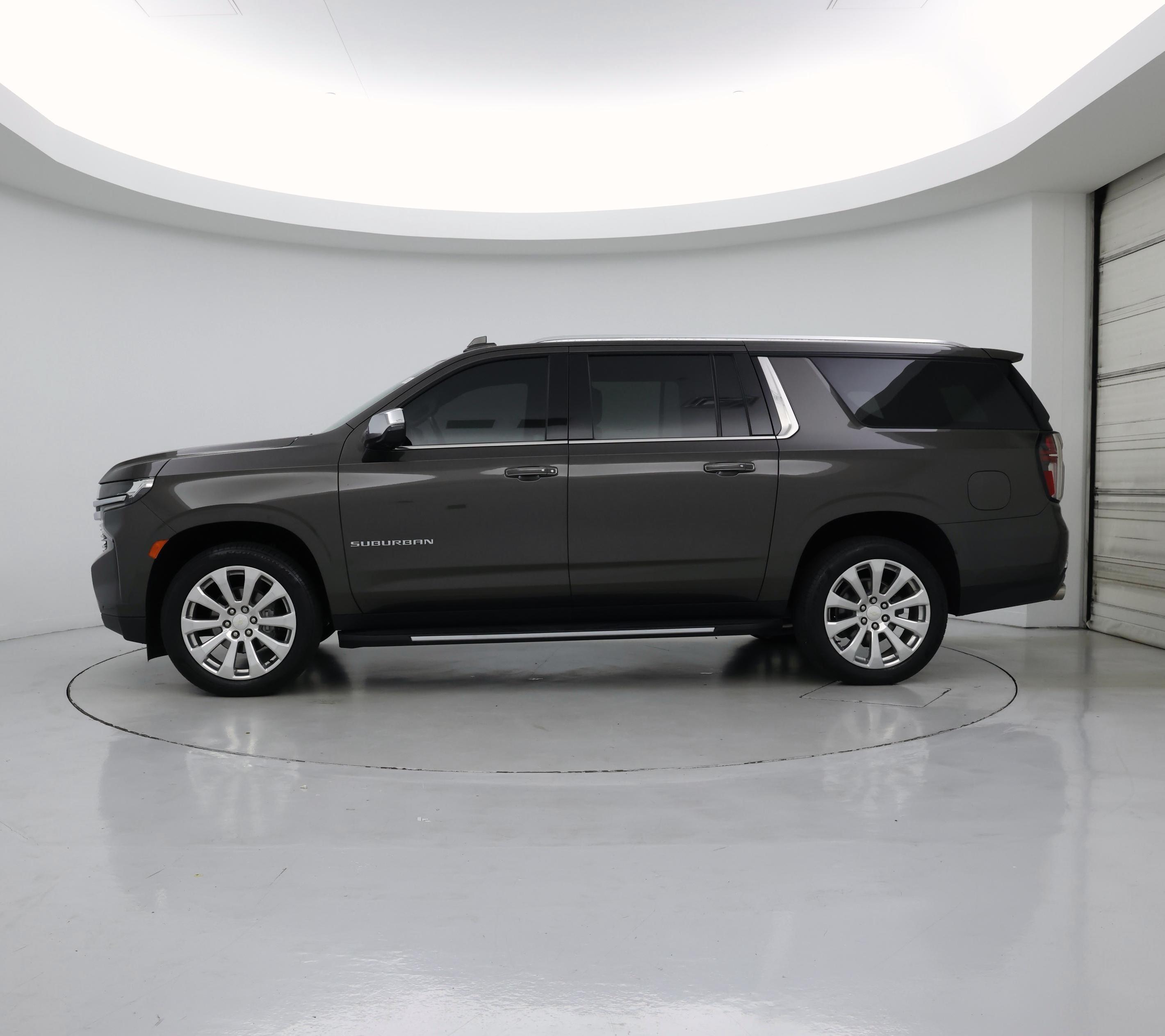 Thumbnail: 2021 Chevrolet Suburban - 3