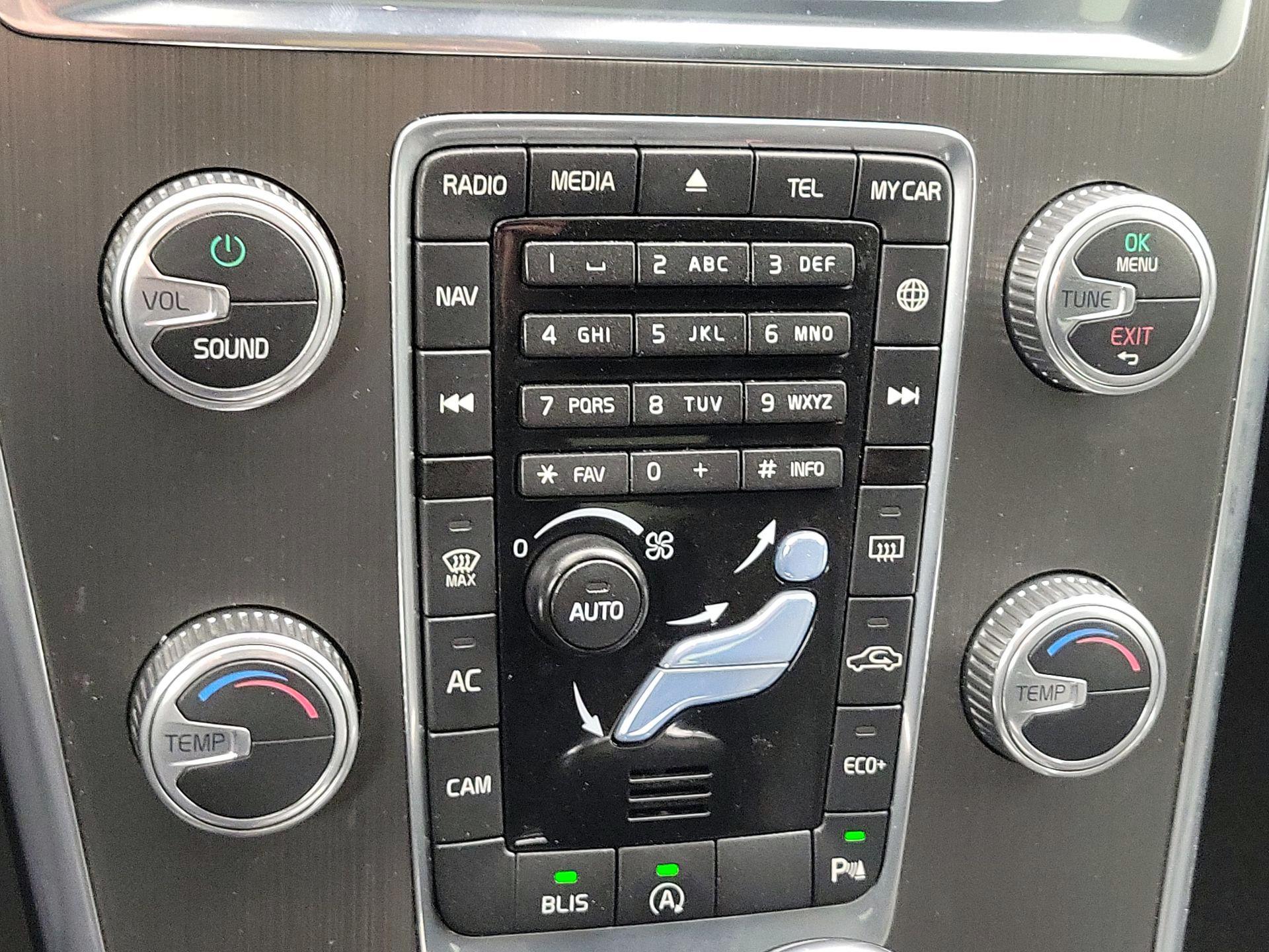 Thumbnail: 2015 Volvo XC60 - 17