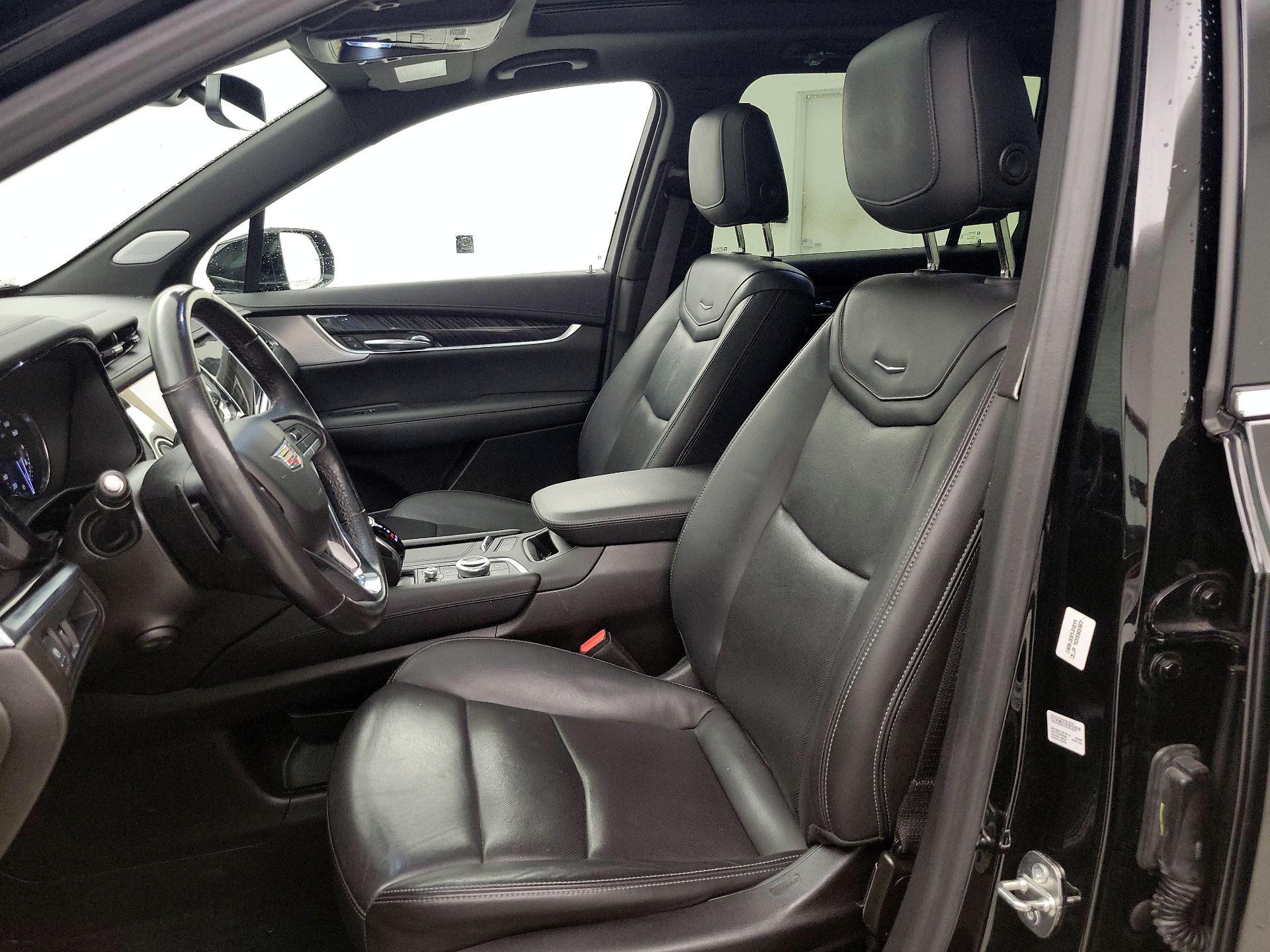 Thumbnail: 2023 Cadillac XT6 - 11